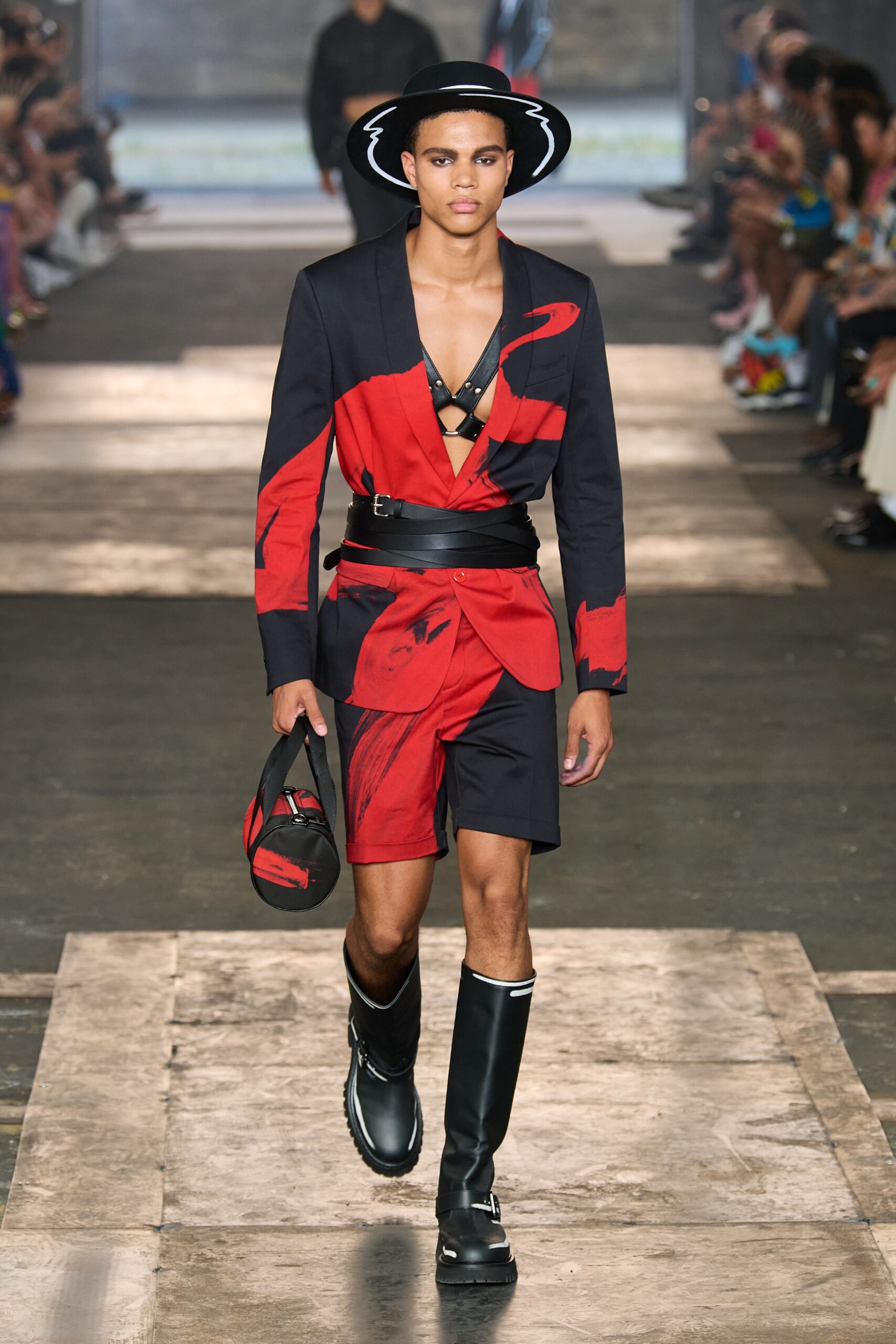 Moschino S/S 23 Menswear Look 8