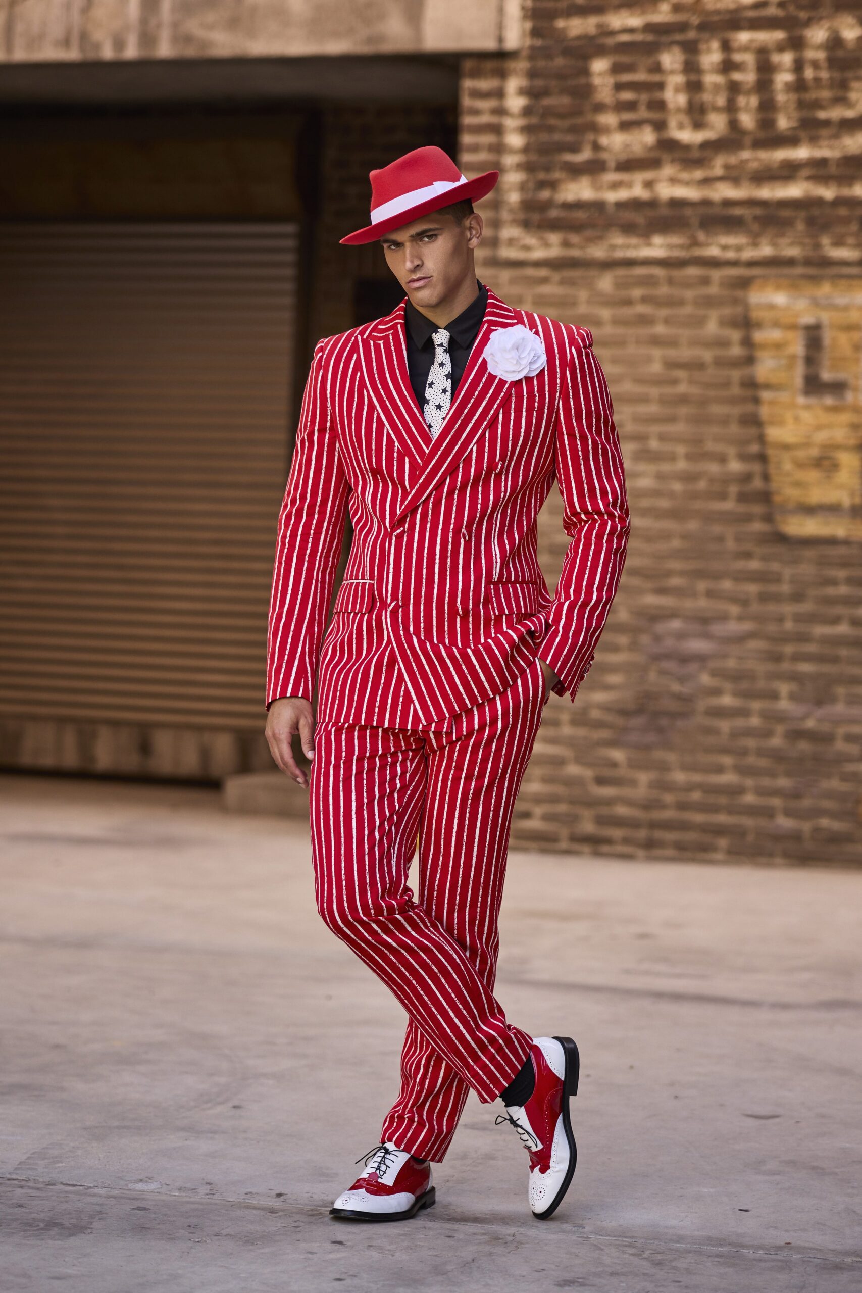 Moschino Resort 22 Look 9