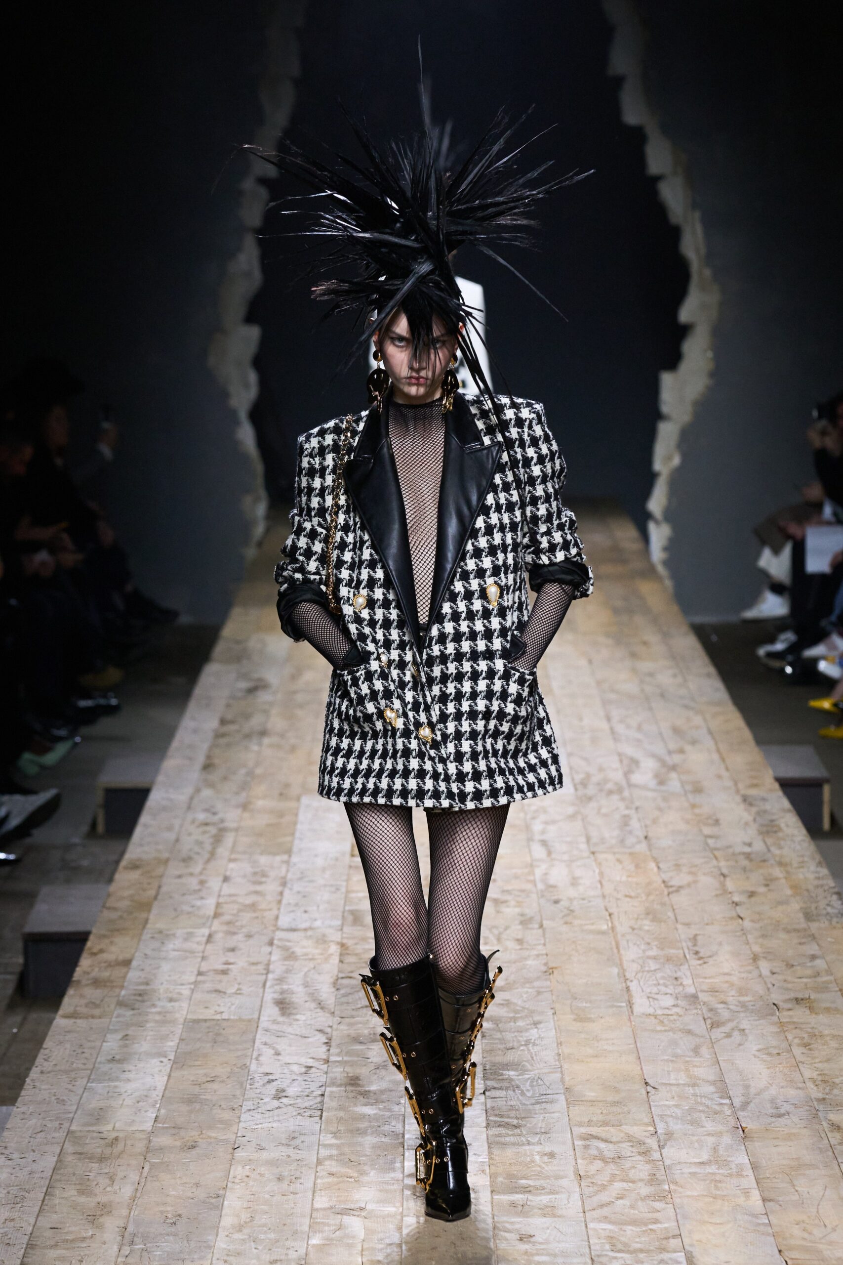Moschino F/W 23 Look 9