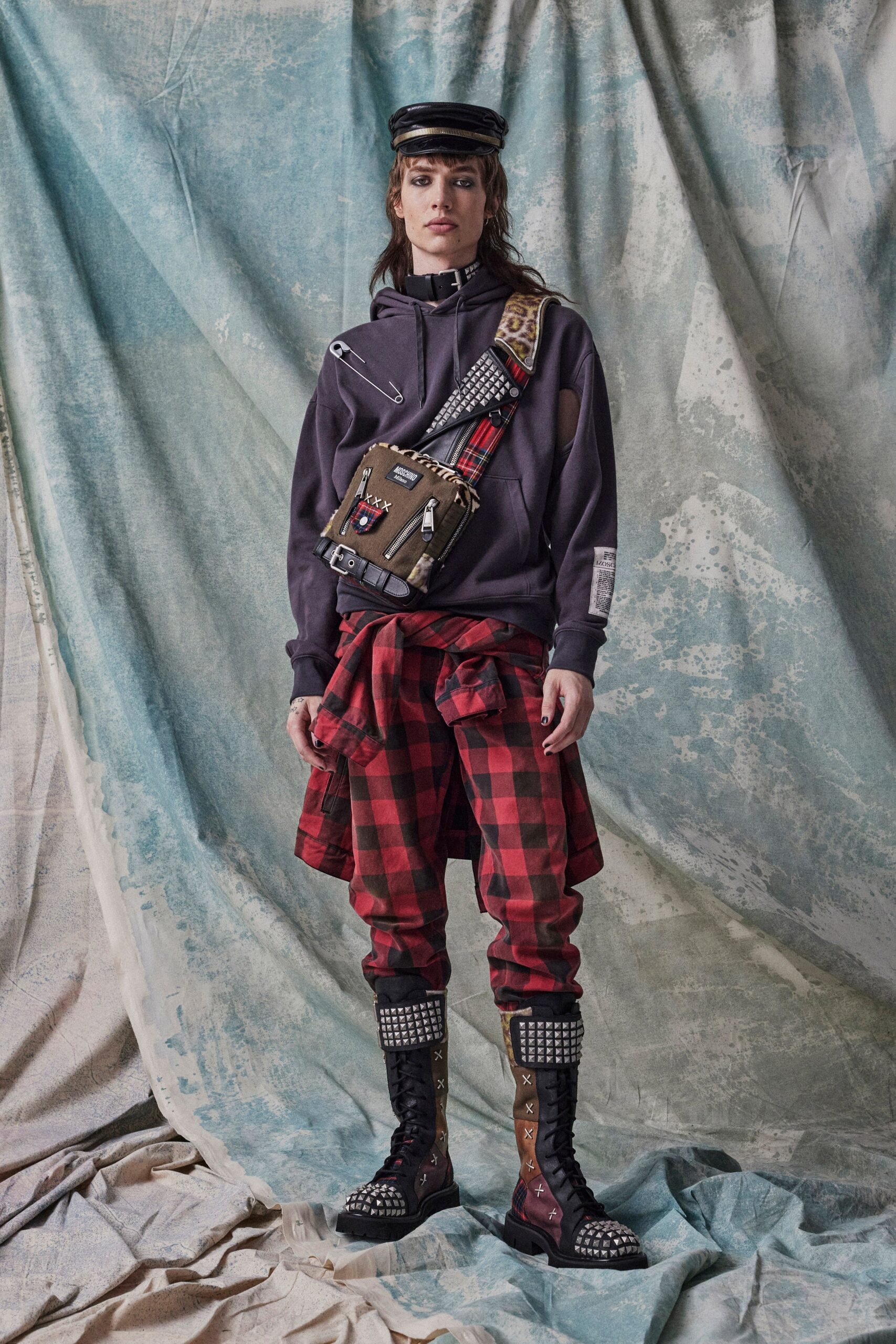 Moschino F/W 23 Look 9