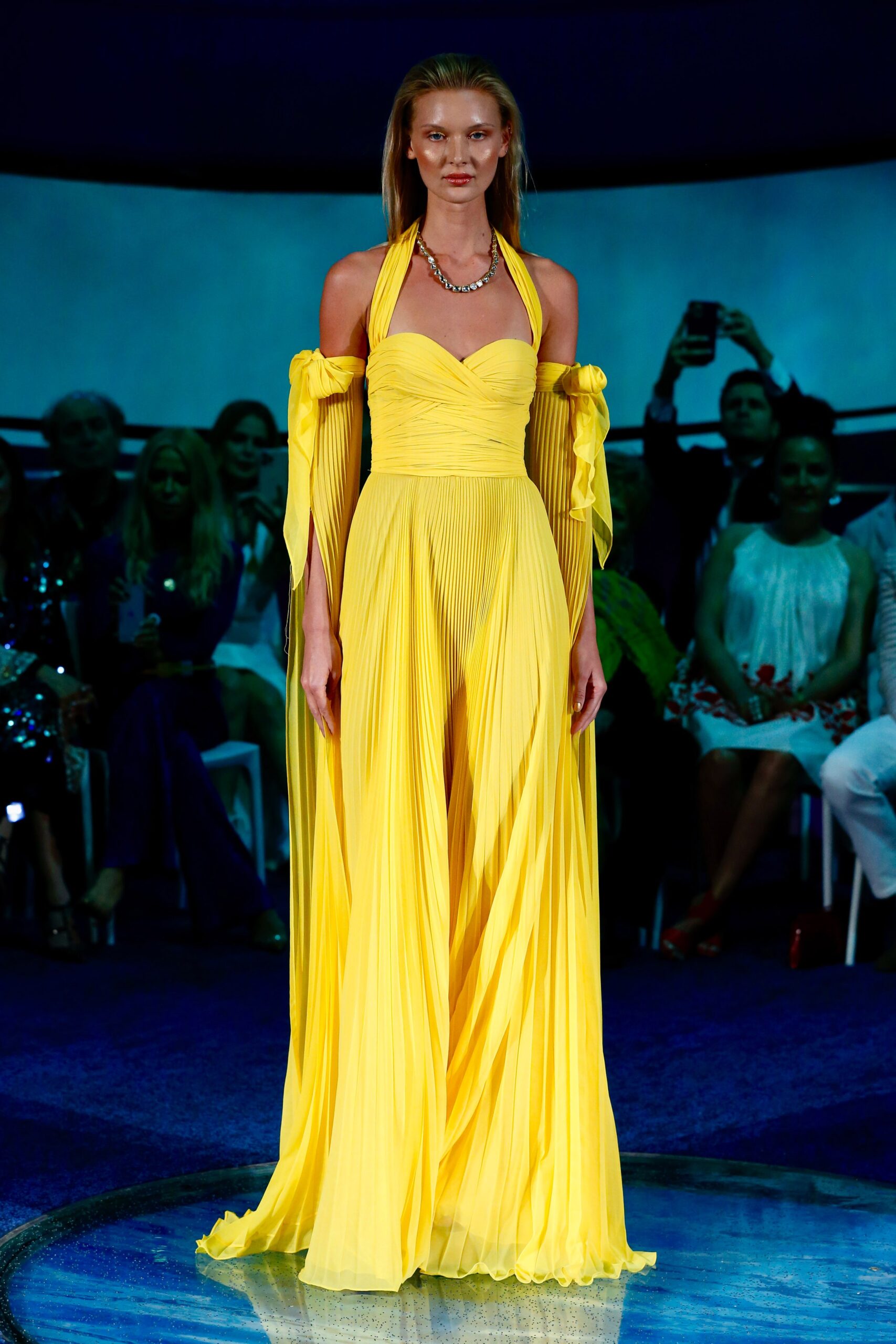Naeem Khan Resort 23 Look 9