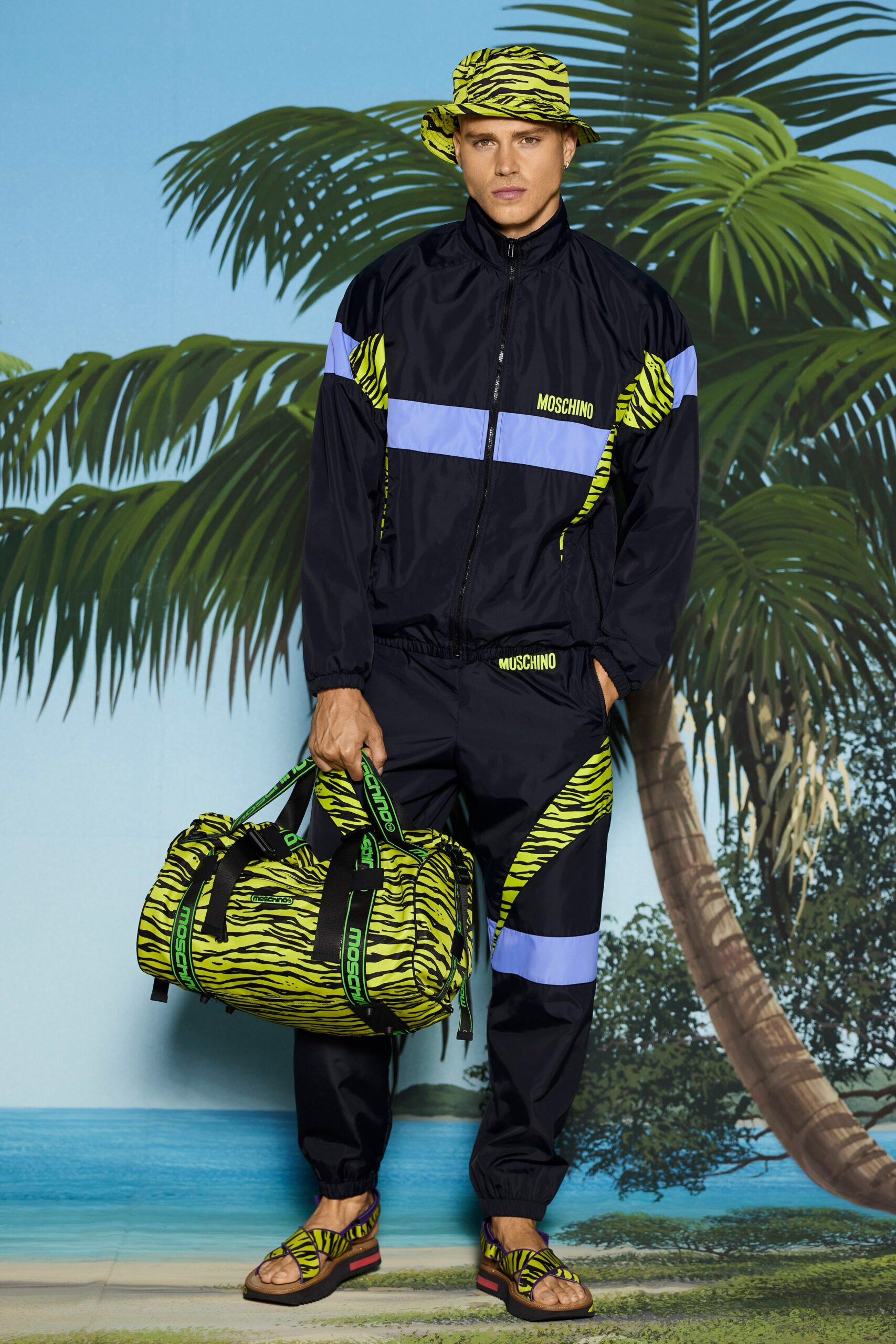 Moschino Resort 22 Look 10