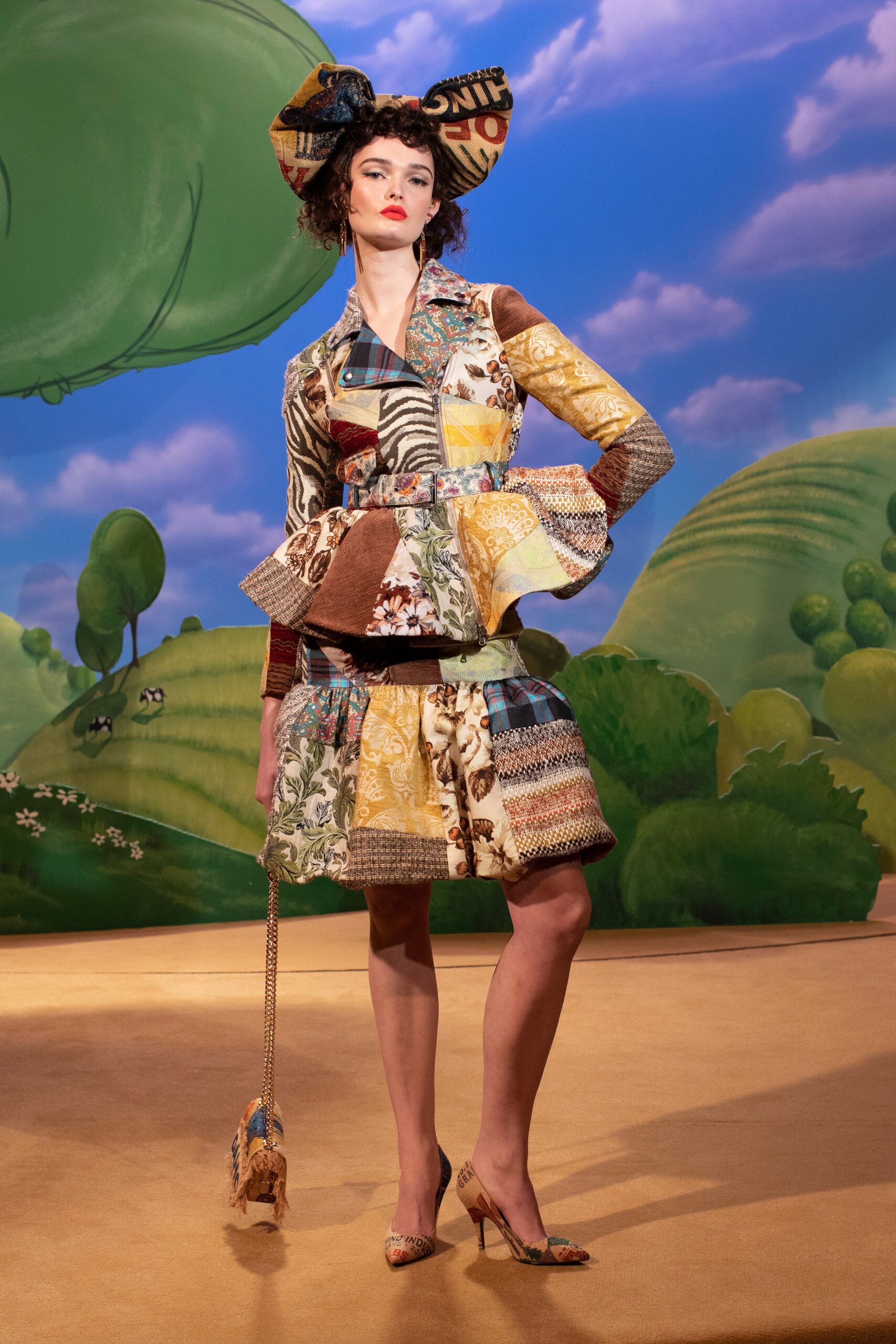 Moschino F/W 21 Look 10