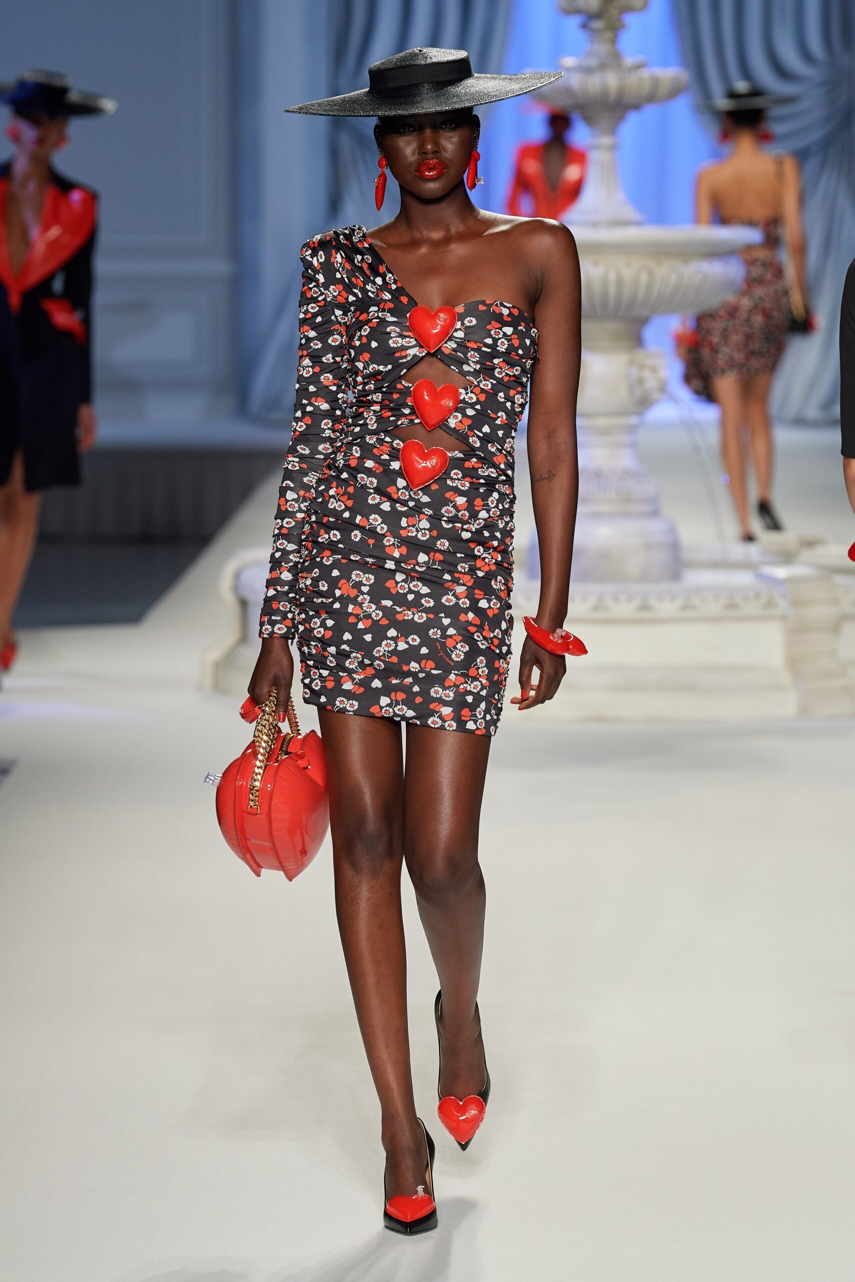 Moschino S/S 23 Look 10