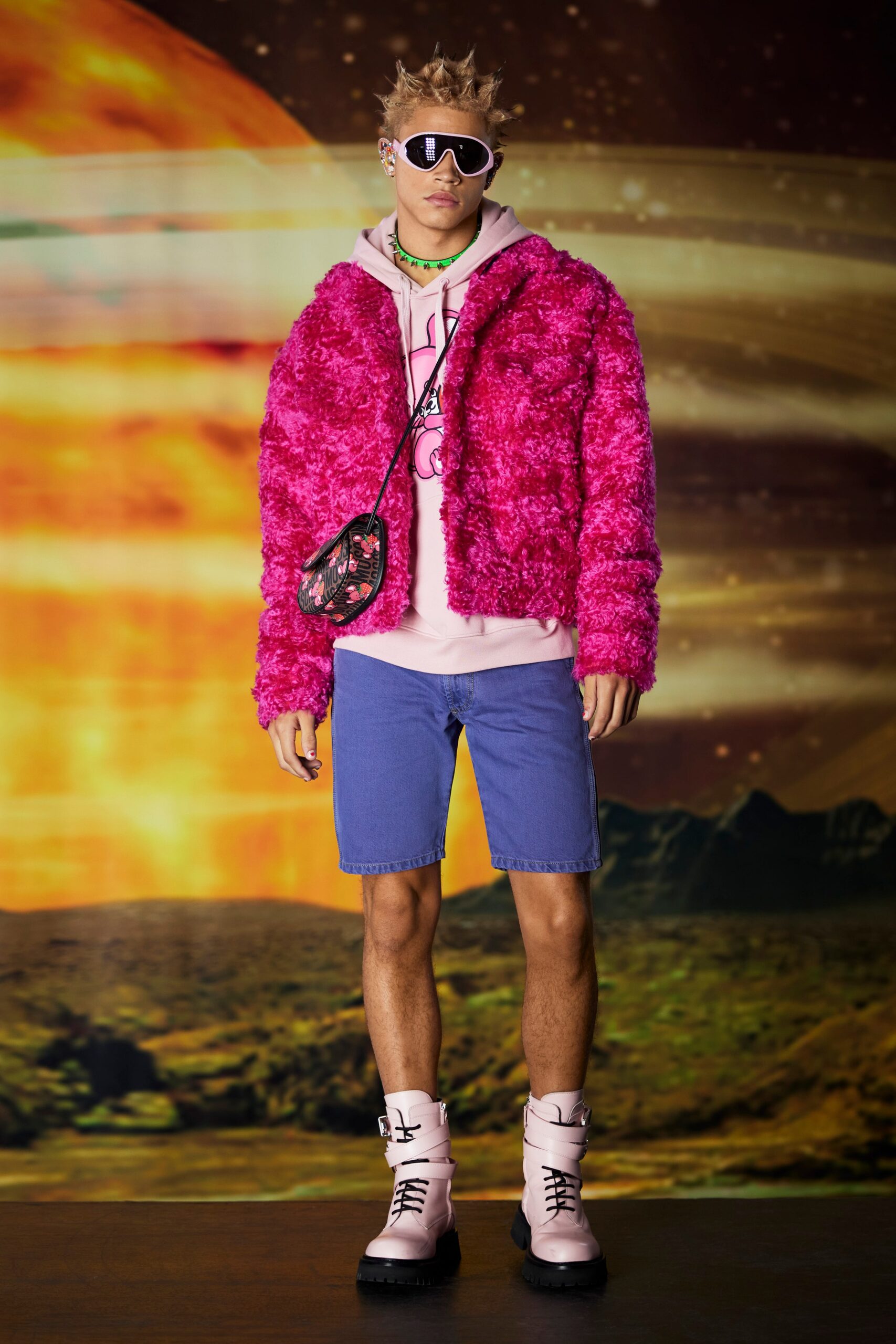 Moschino F/W 22 Look 11