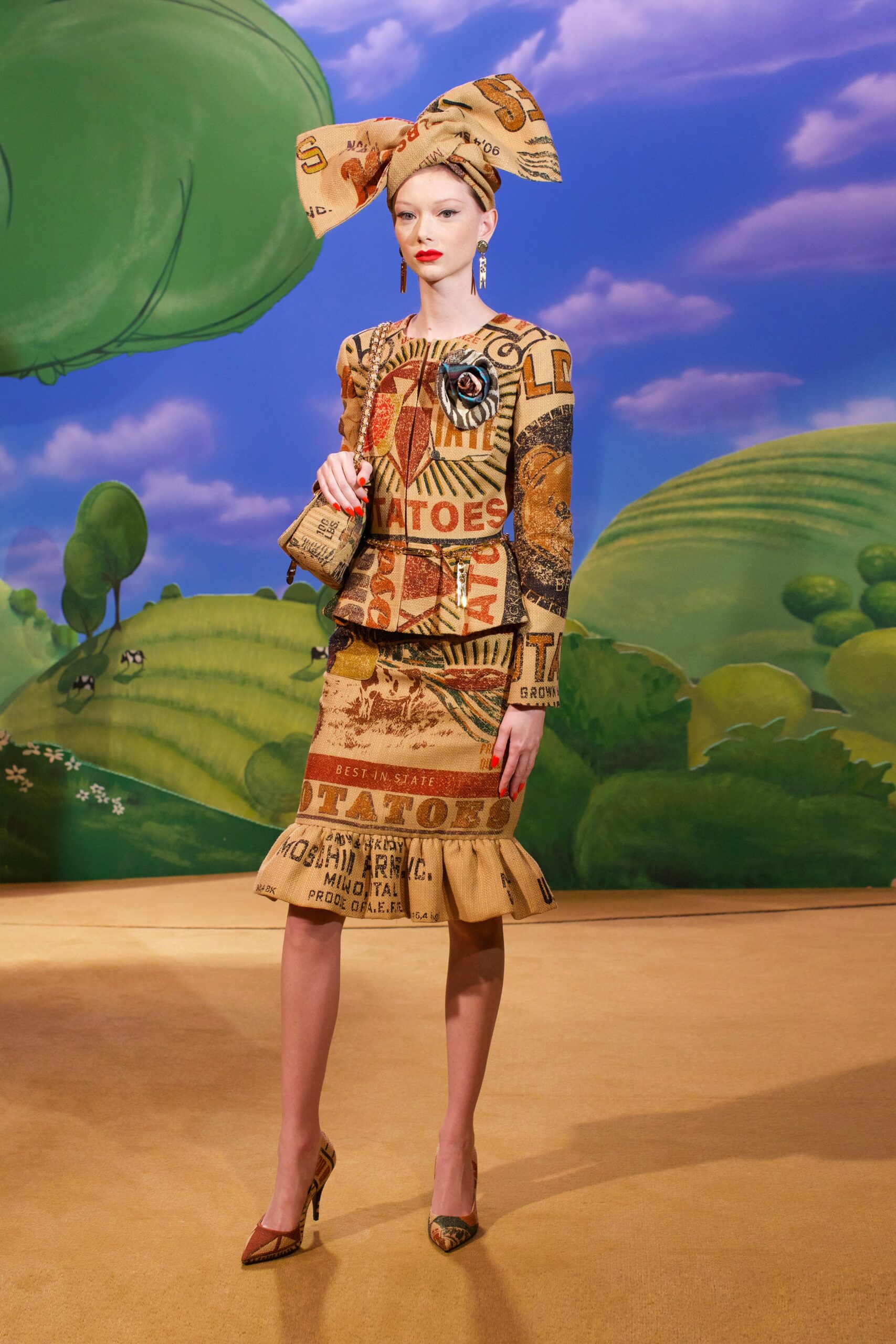 Moschino F/W 21 Look 11