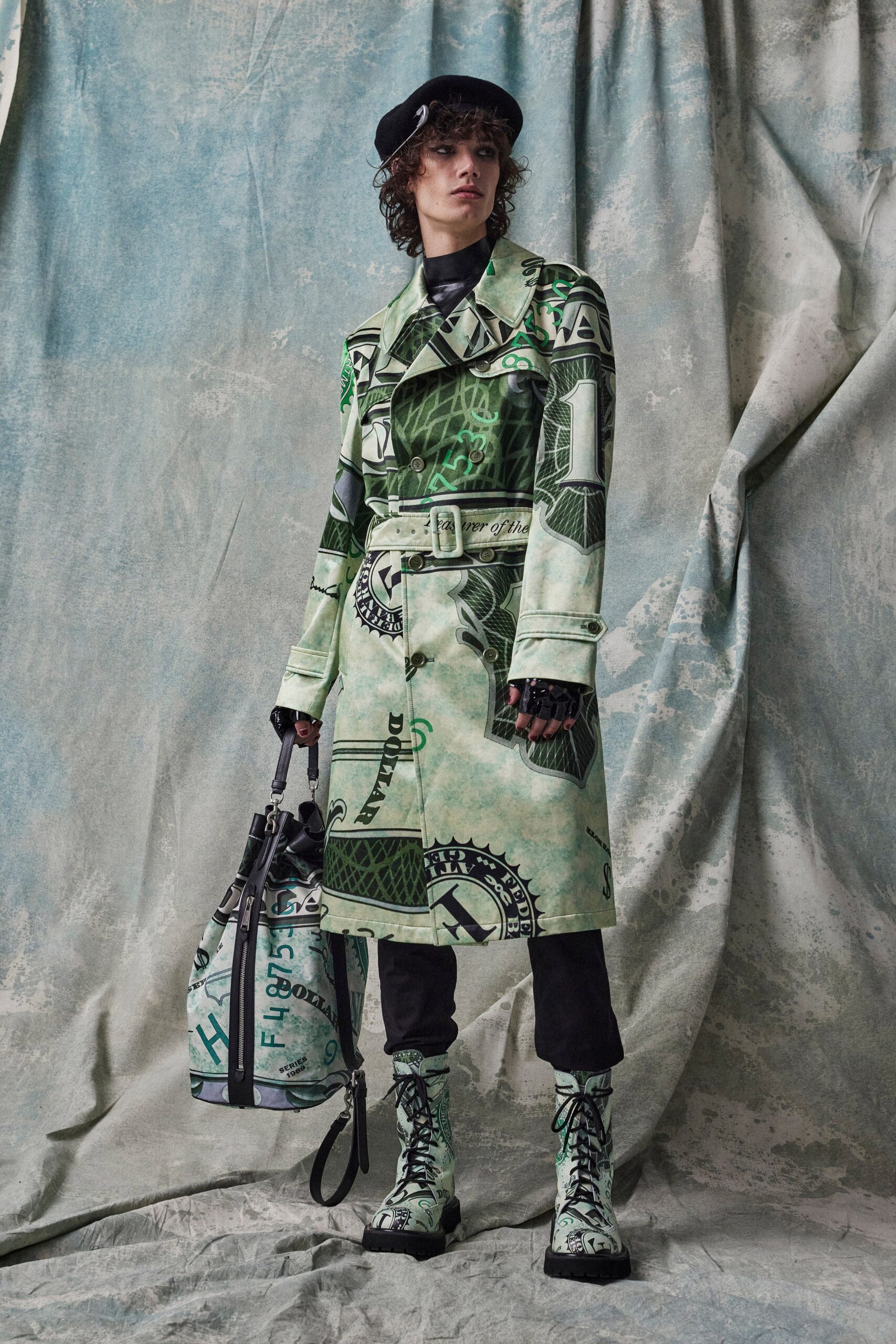 Moschino F/W 23 Look 11
