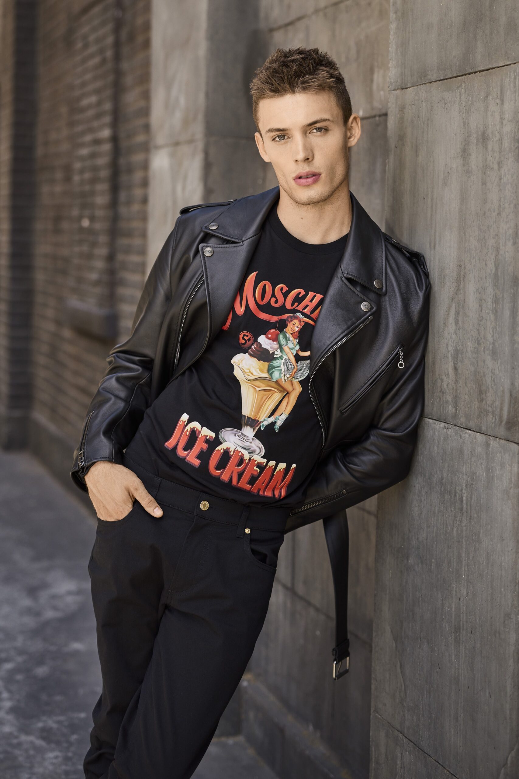 Moschino Resort 22 Look 12