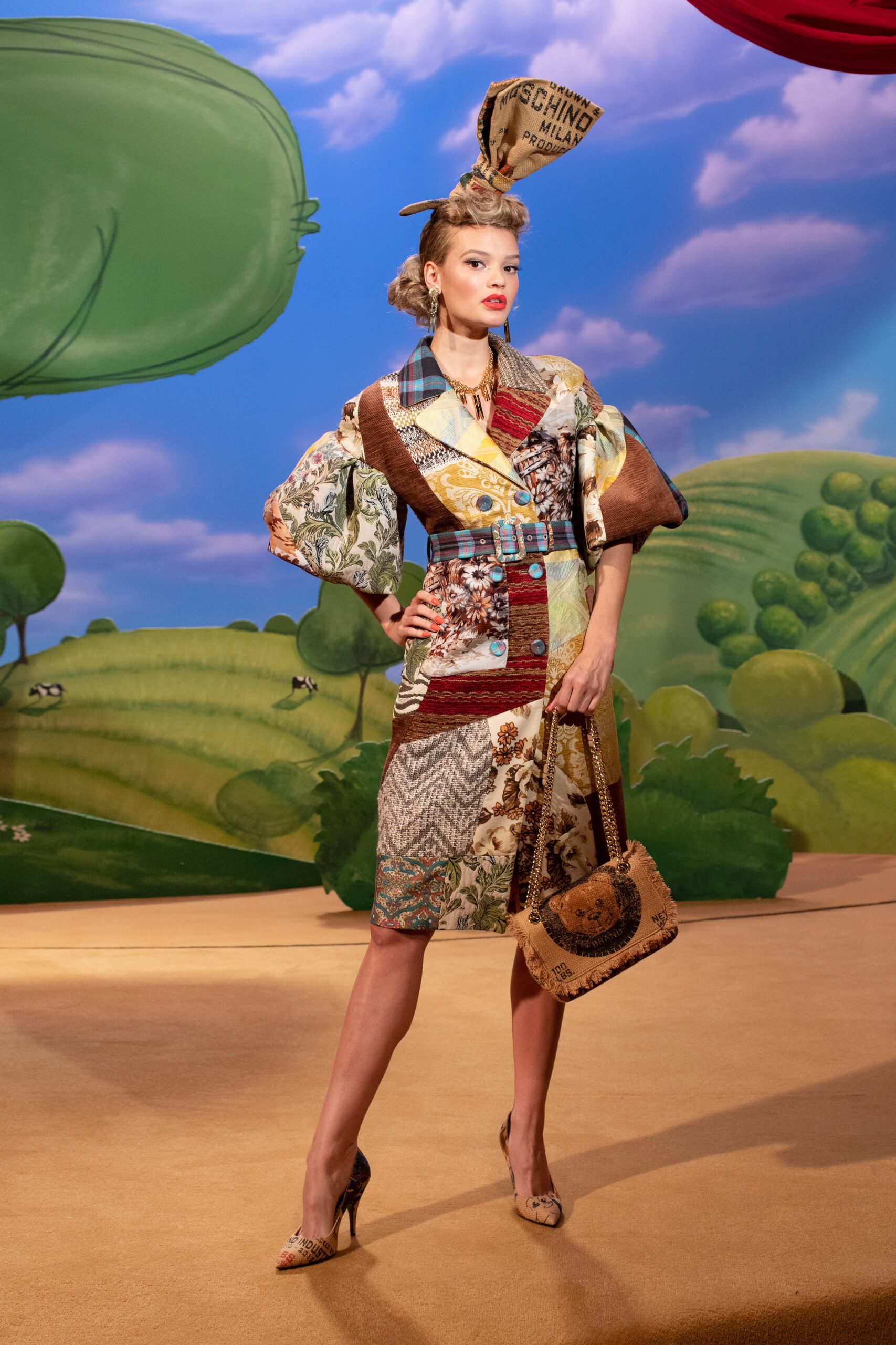 Moschino F/W 21 Look 12