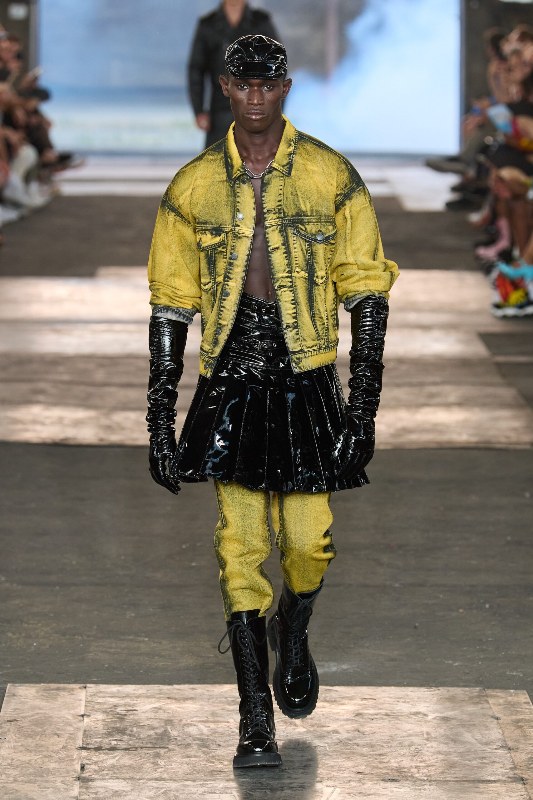 Moschino S/S 23 Menswear Look 12
