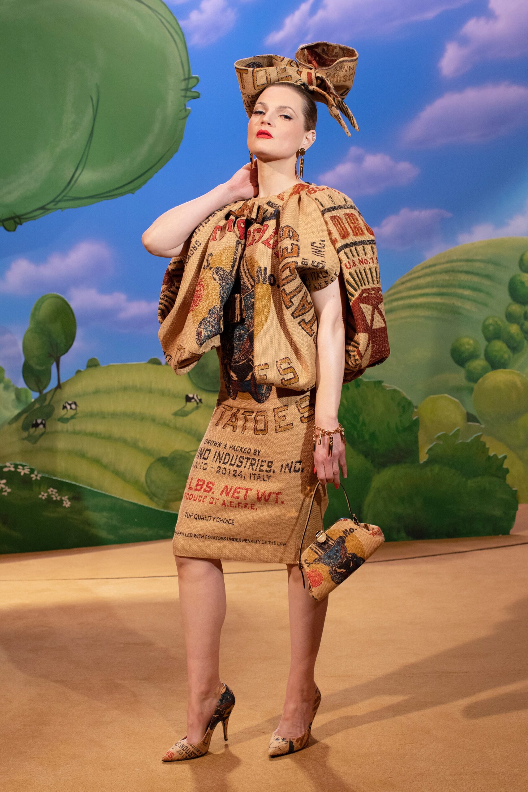 Moschino F/W 21 Look 13