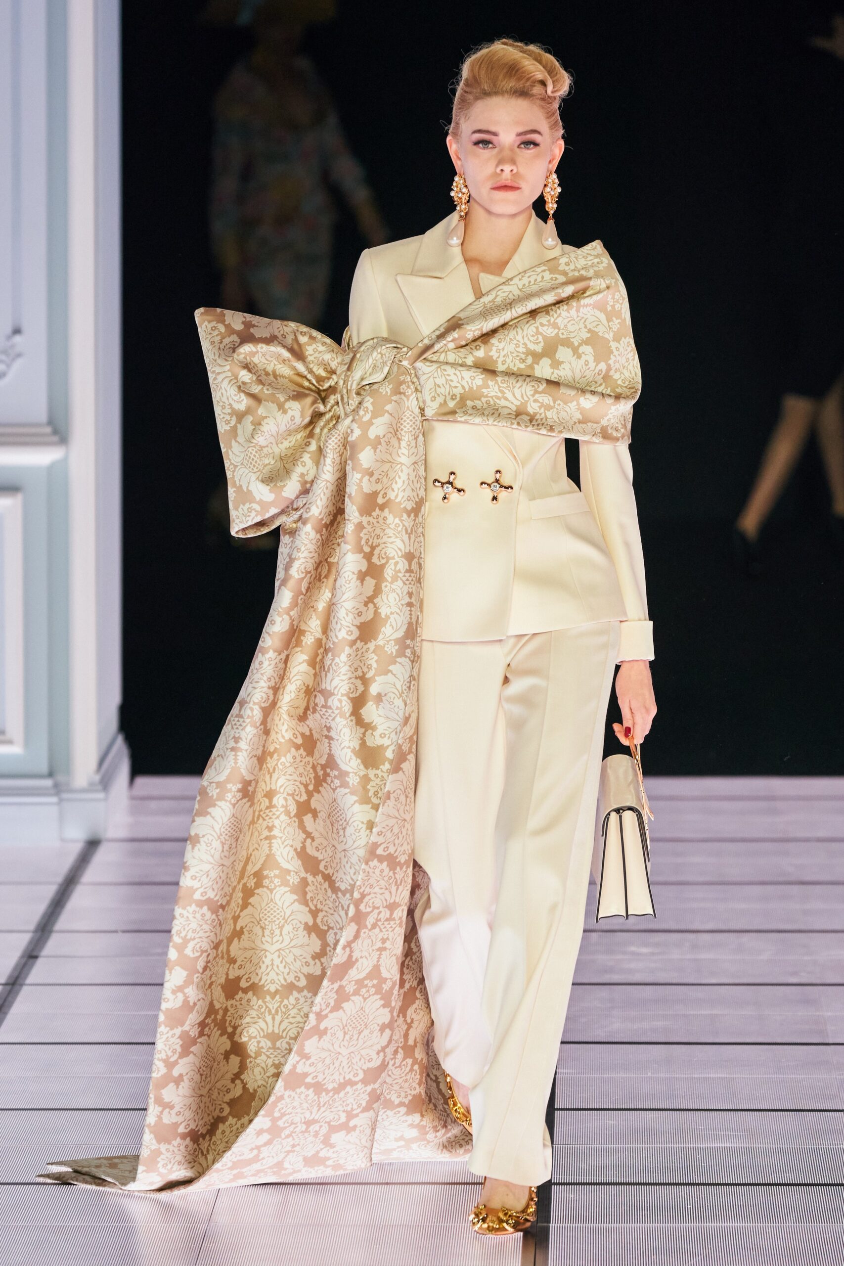Moschino F/W 22 Look 14