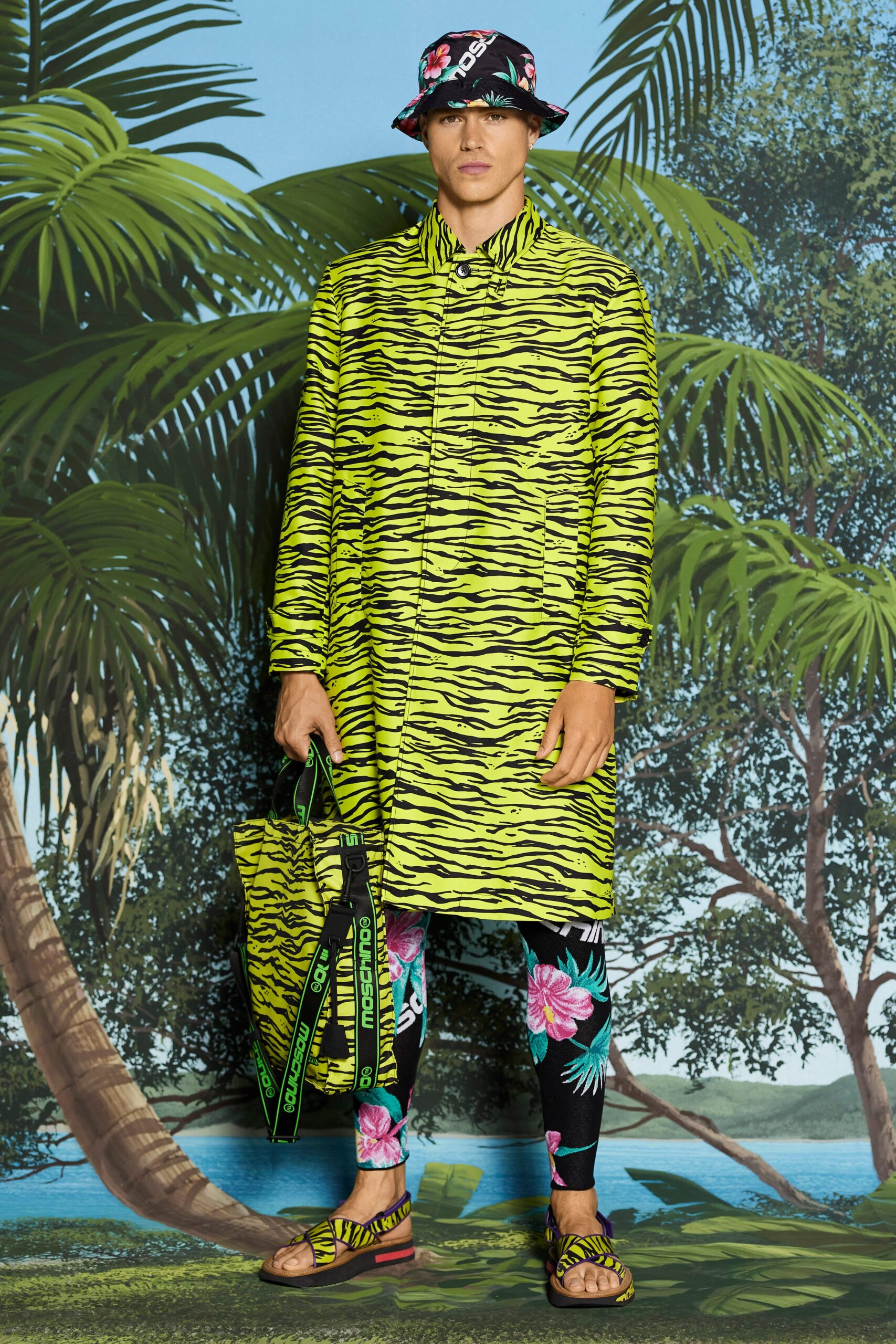 Moschino Resort 22 Look 15