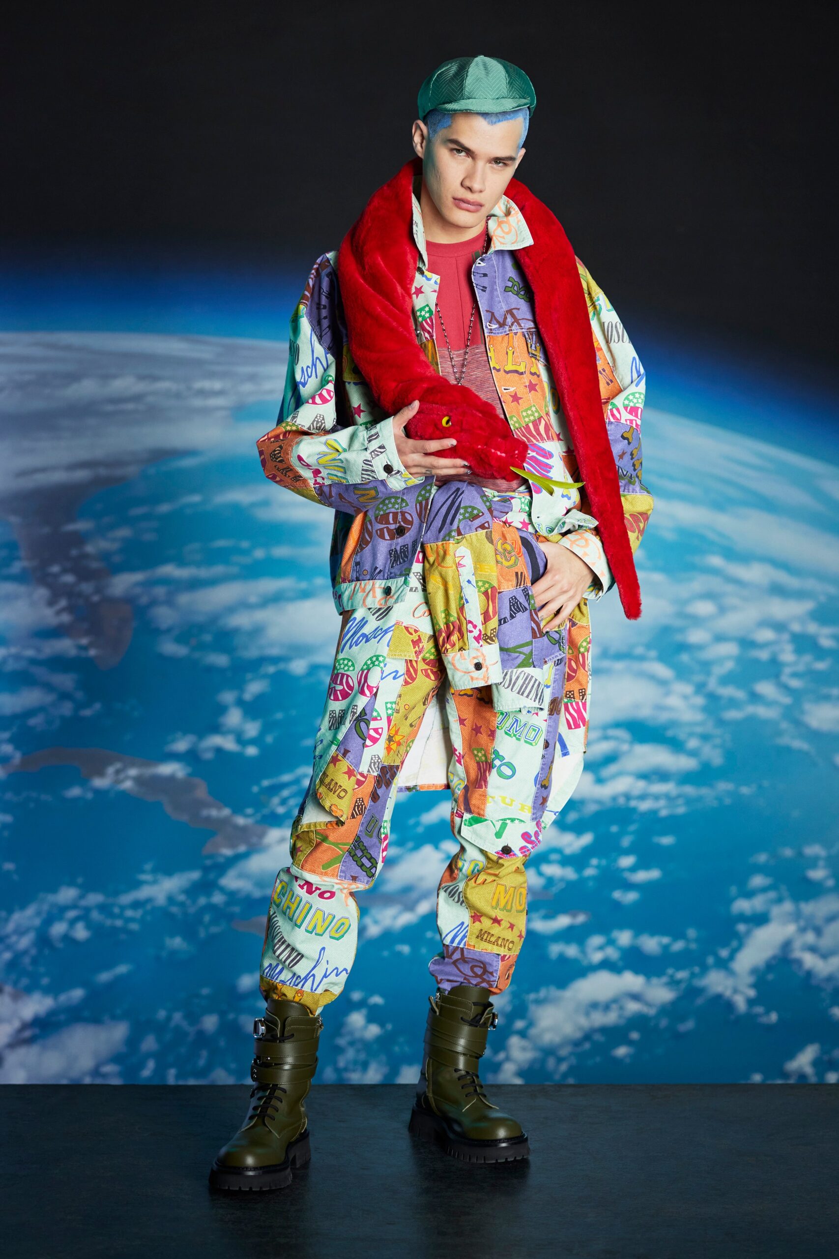 Moschino F/W 22 Look 15