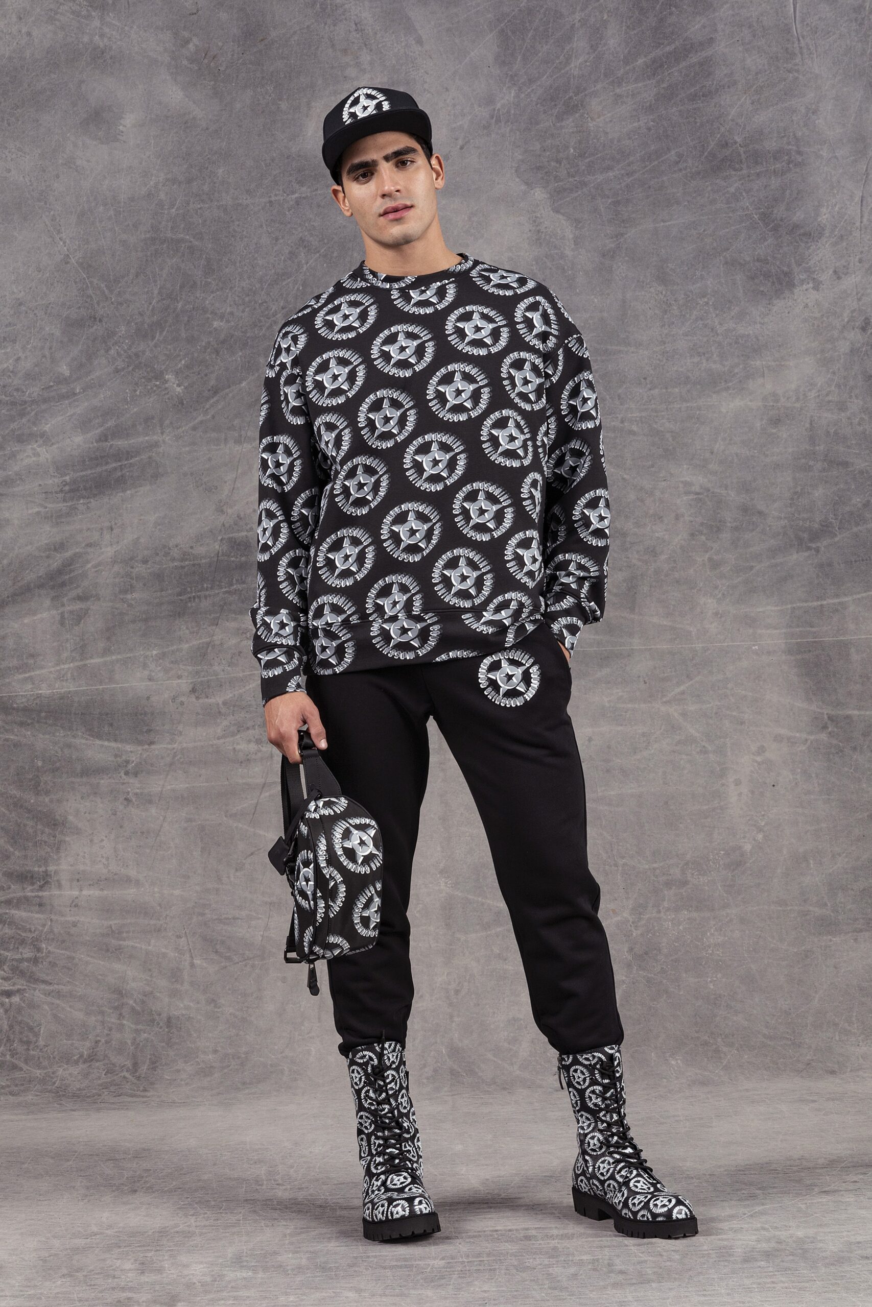 Moschino F/W 21 Look 15
