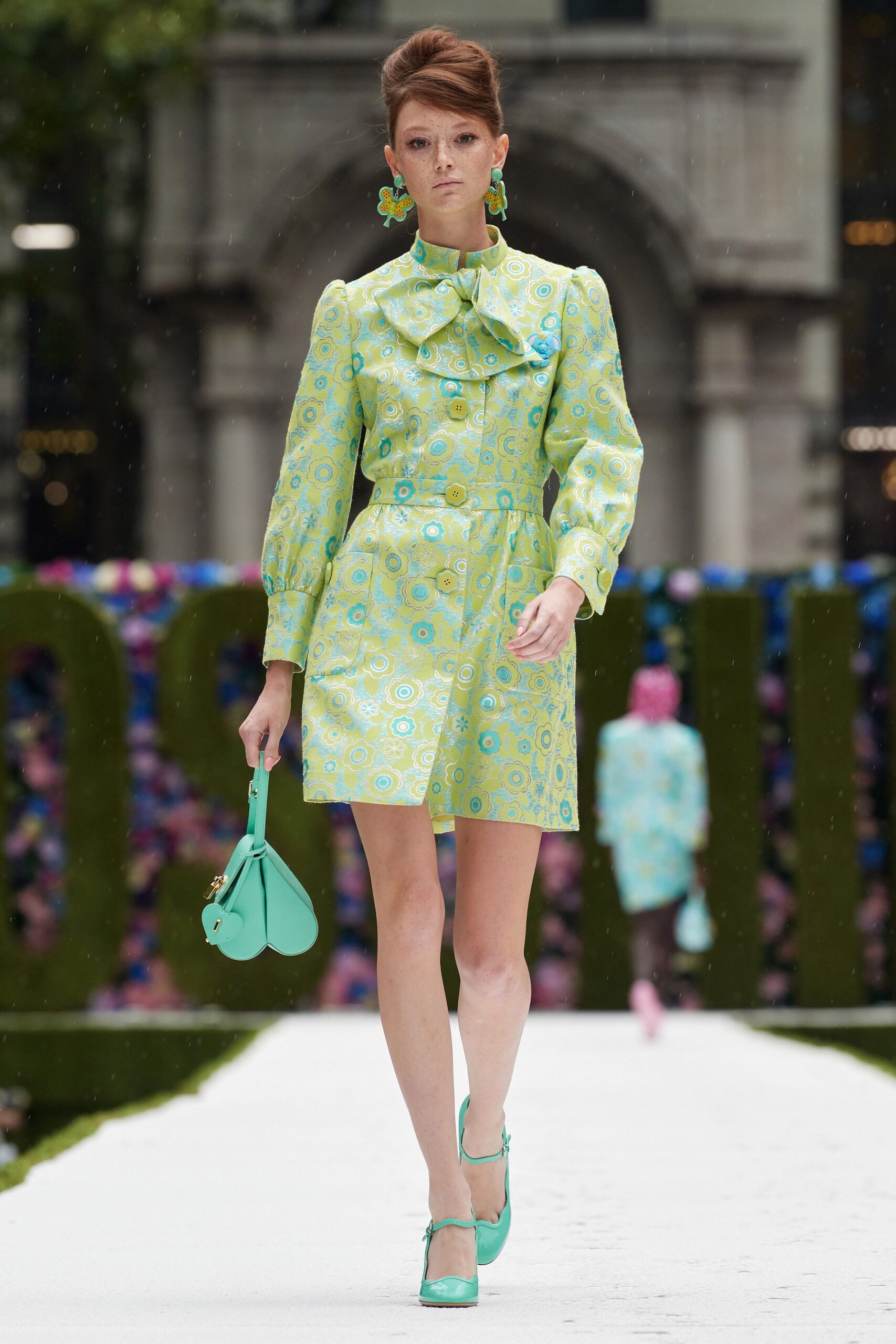 Moschino S/S 22 Look 15