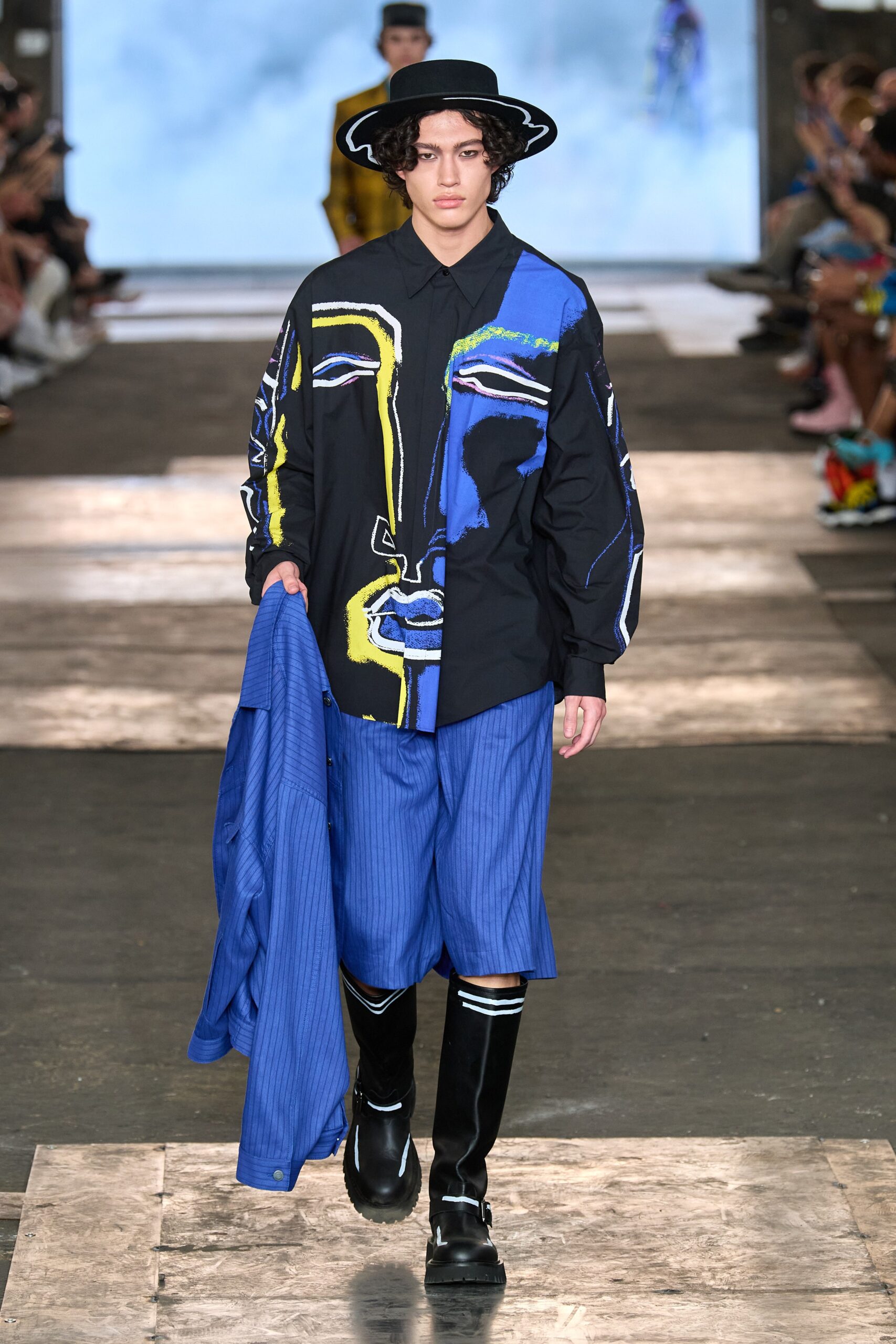 Moschino S/S 23 Menswear Look 15
