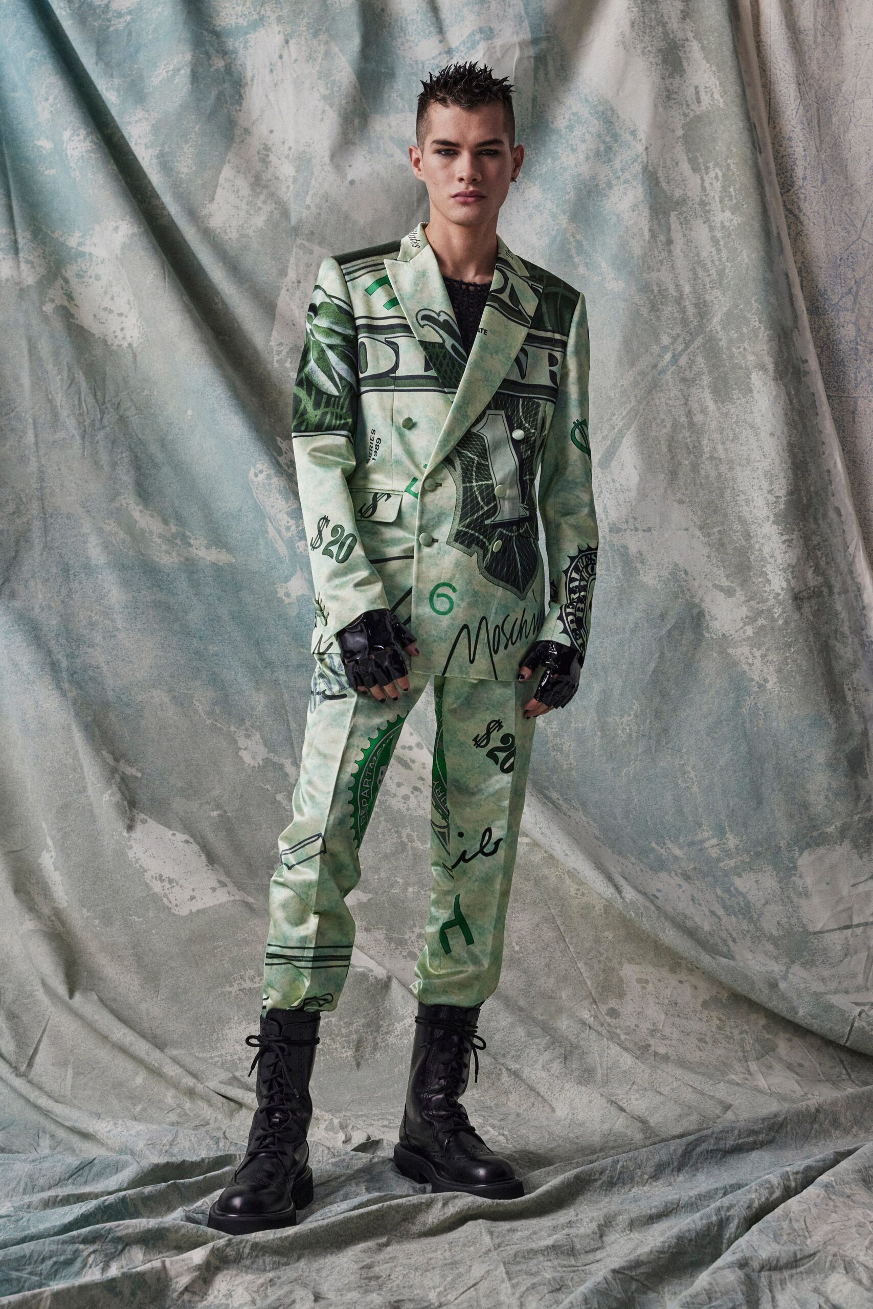 Moschino F/W 23 Look 15