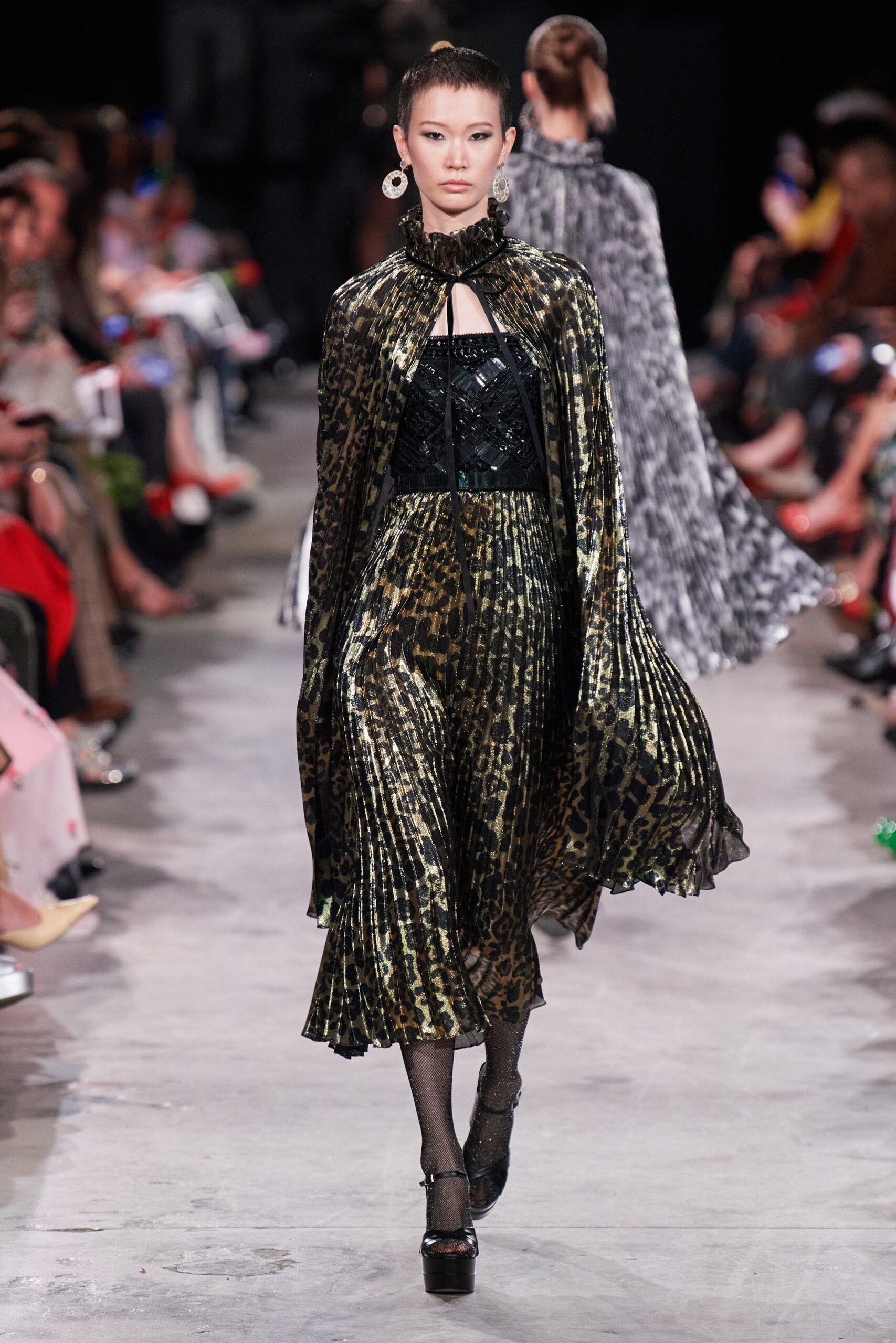 Naeem Khan F/W 23 Look 15