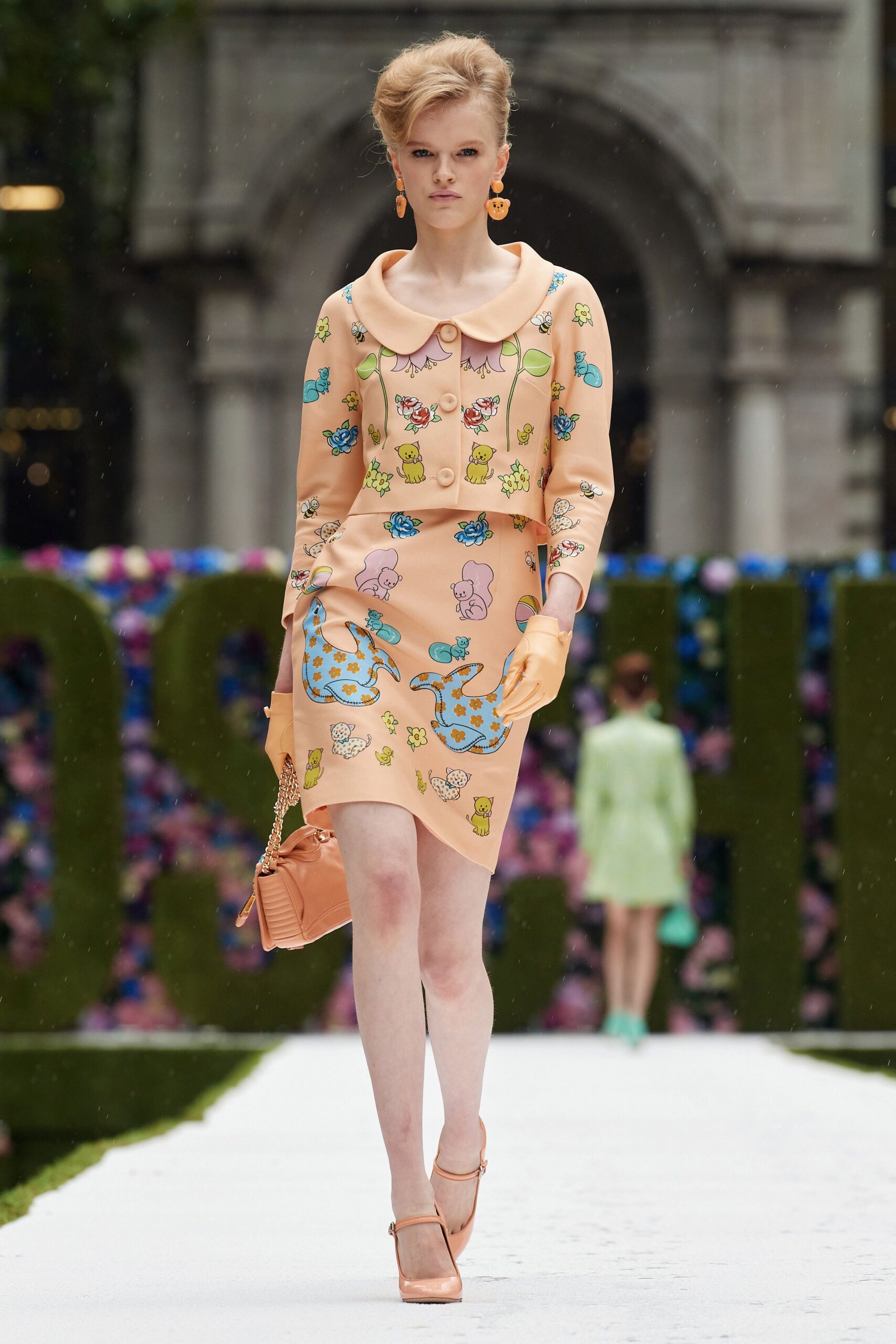 Moschino S/S 22 Look 16