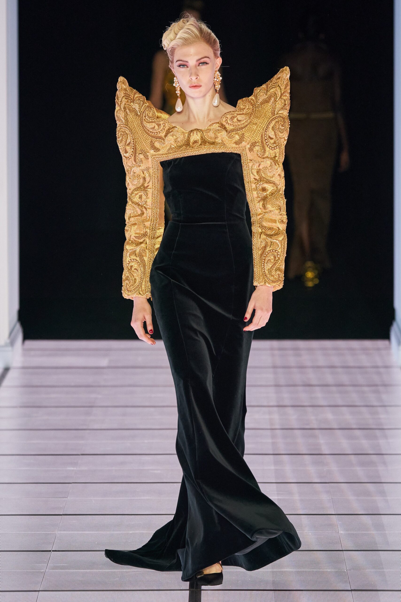 Moschino F/W 22 Look 16