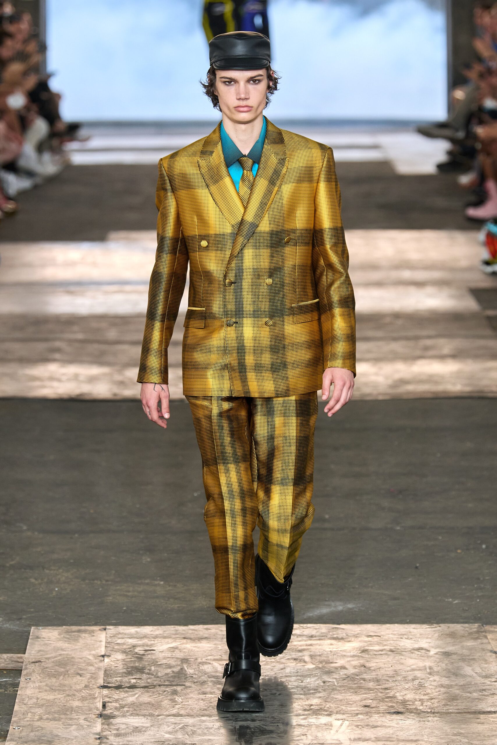 Moschino S/S 23 Menswear Look 16