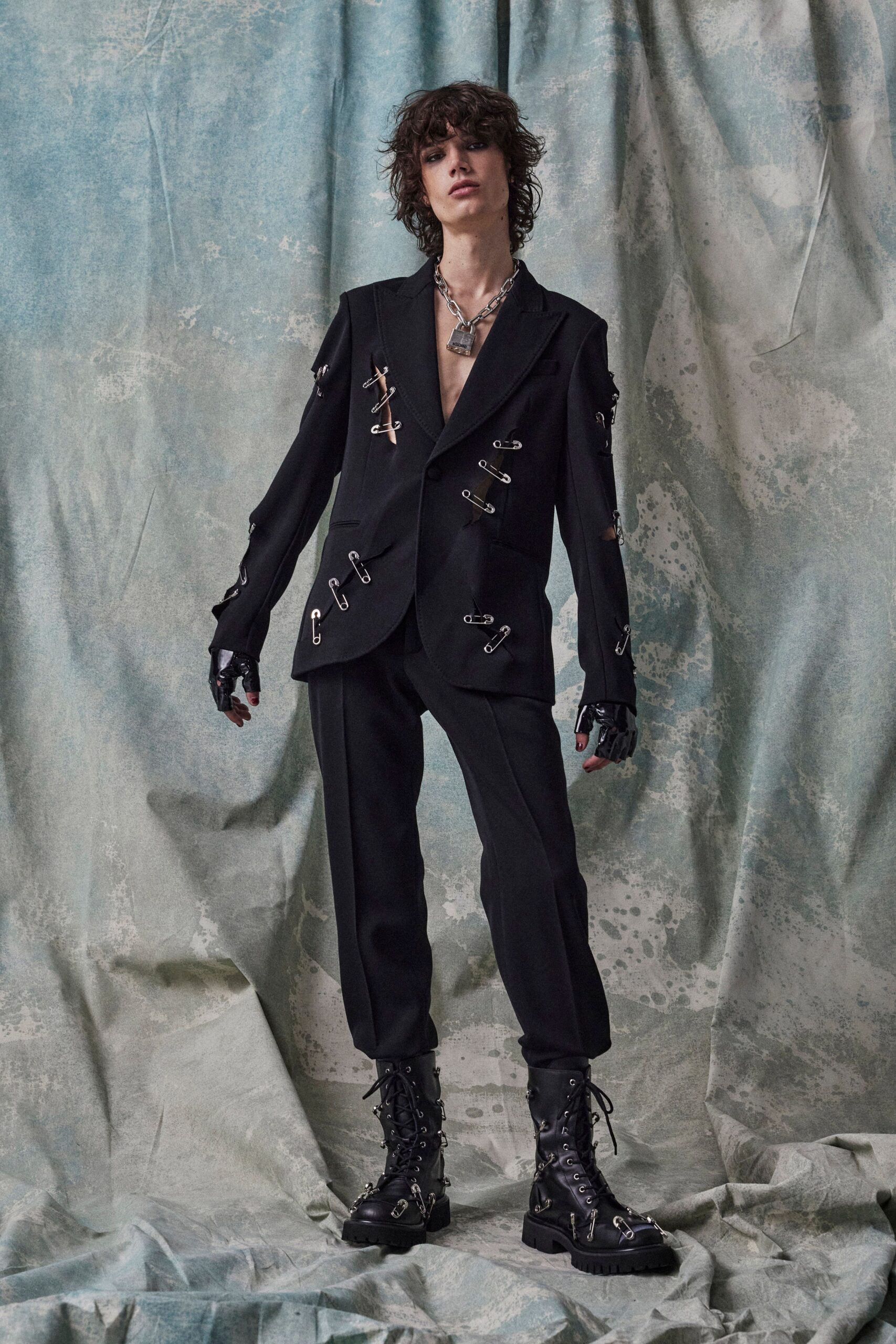 Moschino F/W 23 Look 16