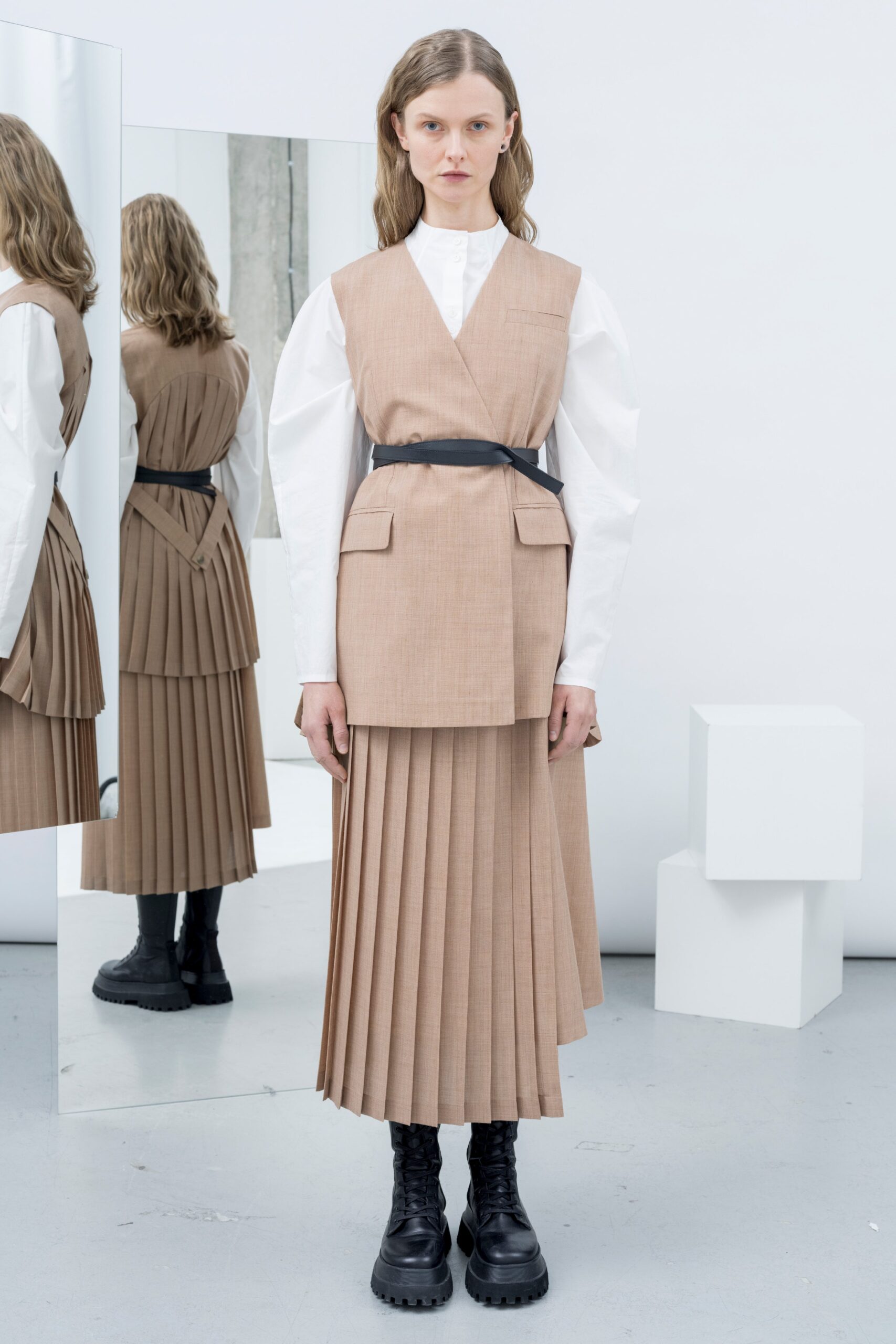 Nehera F/W 23 Look 16