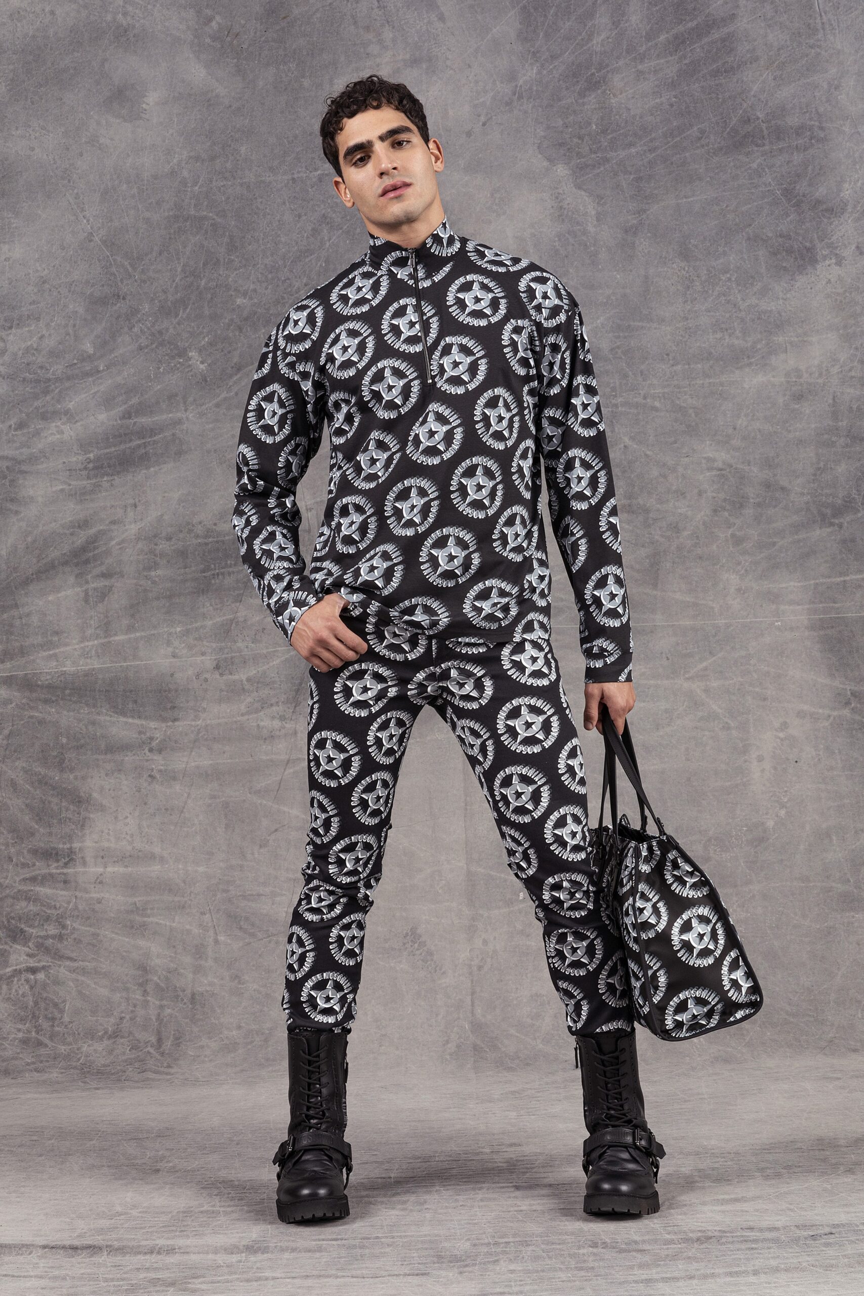 Moschino F/W 21 Look 17