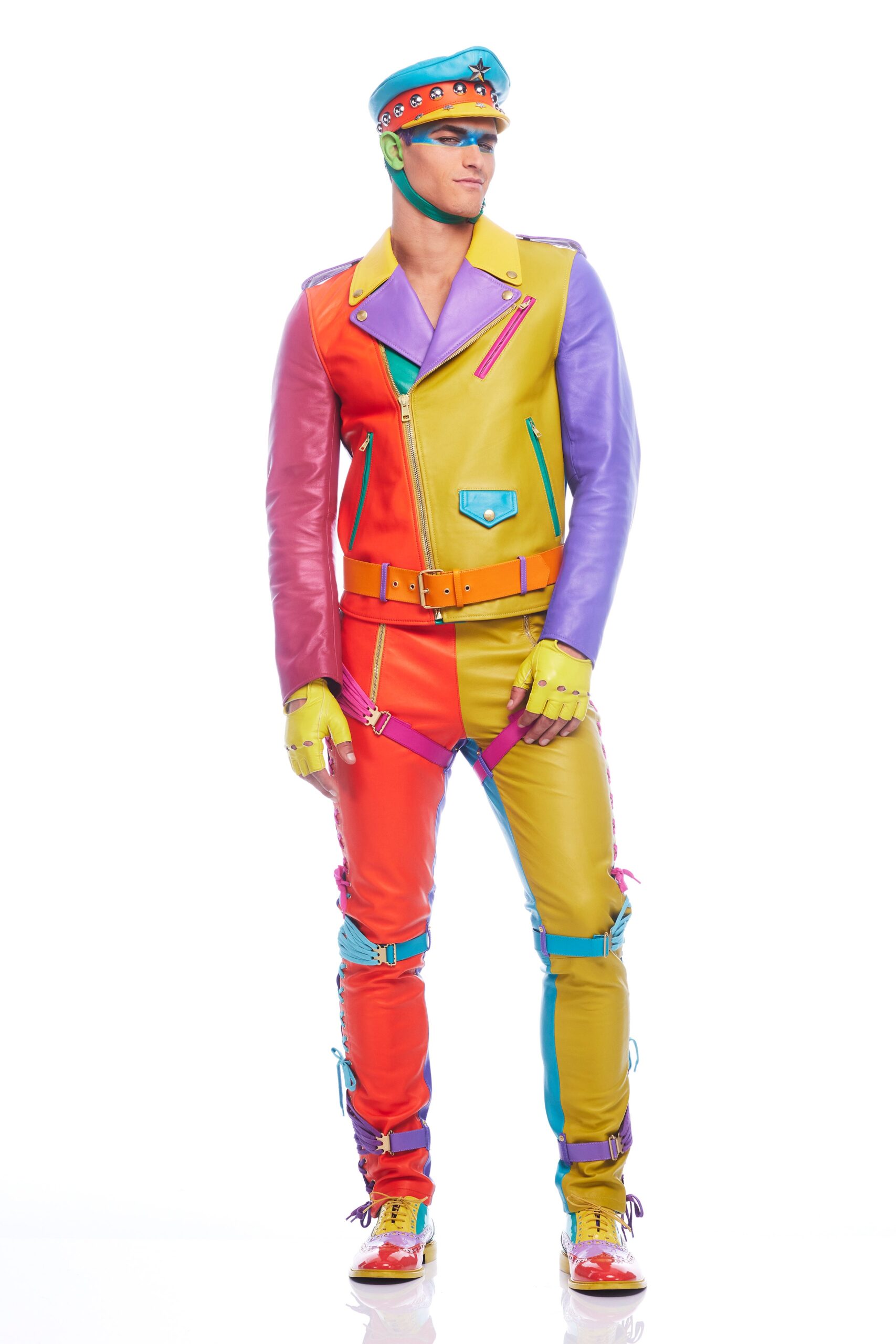 Moschino F/W 22 Look 17