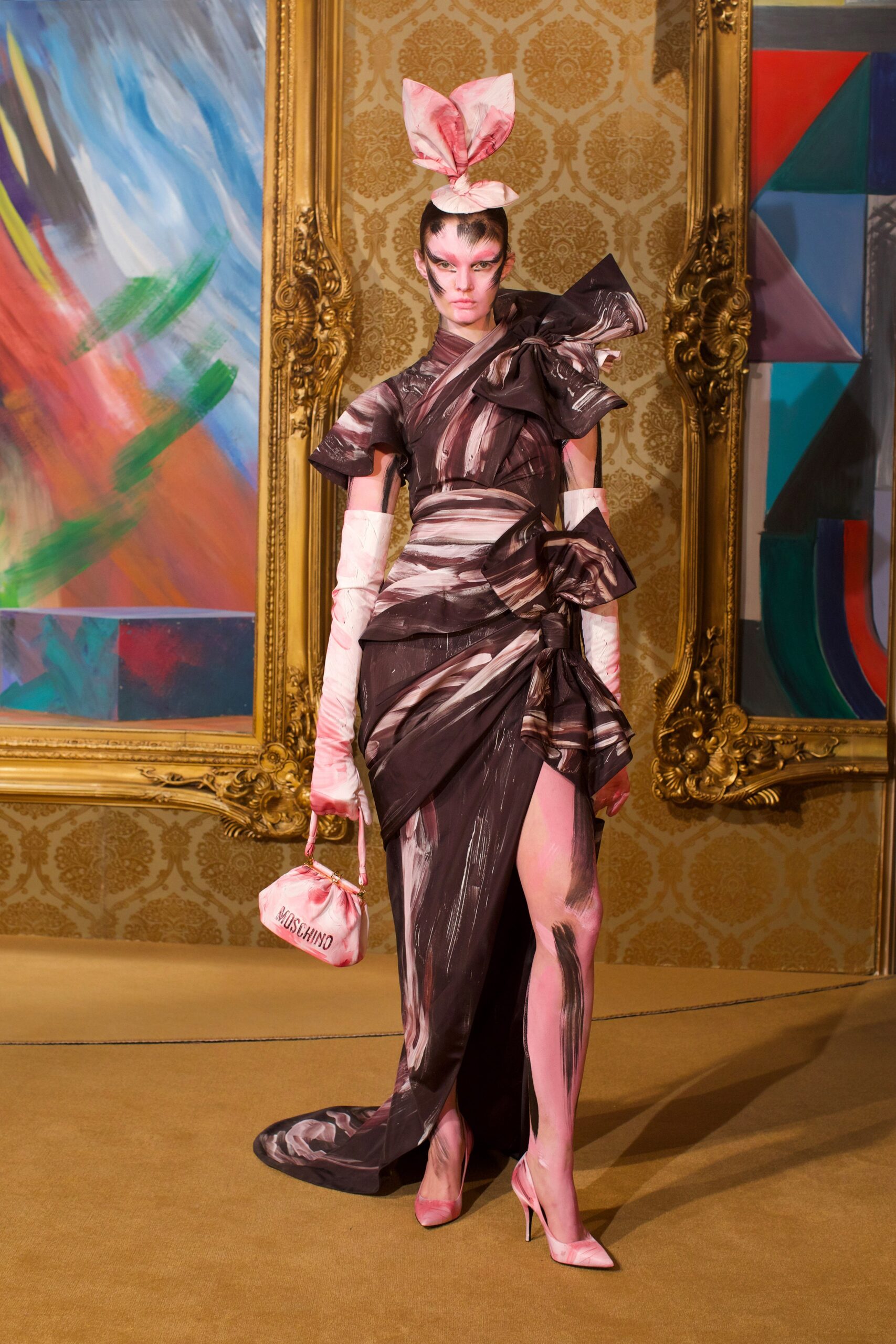 Moschino F/W 21 Look 17