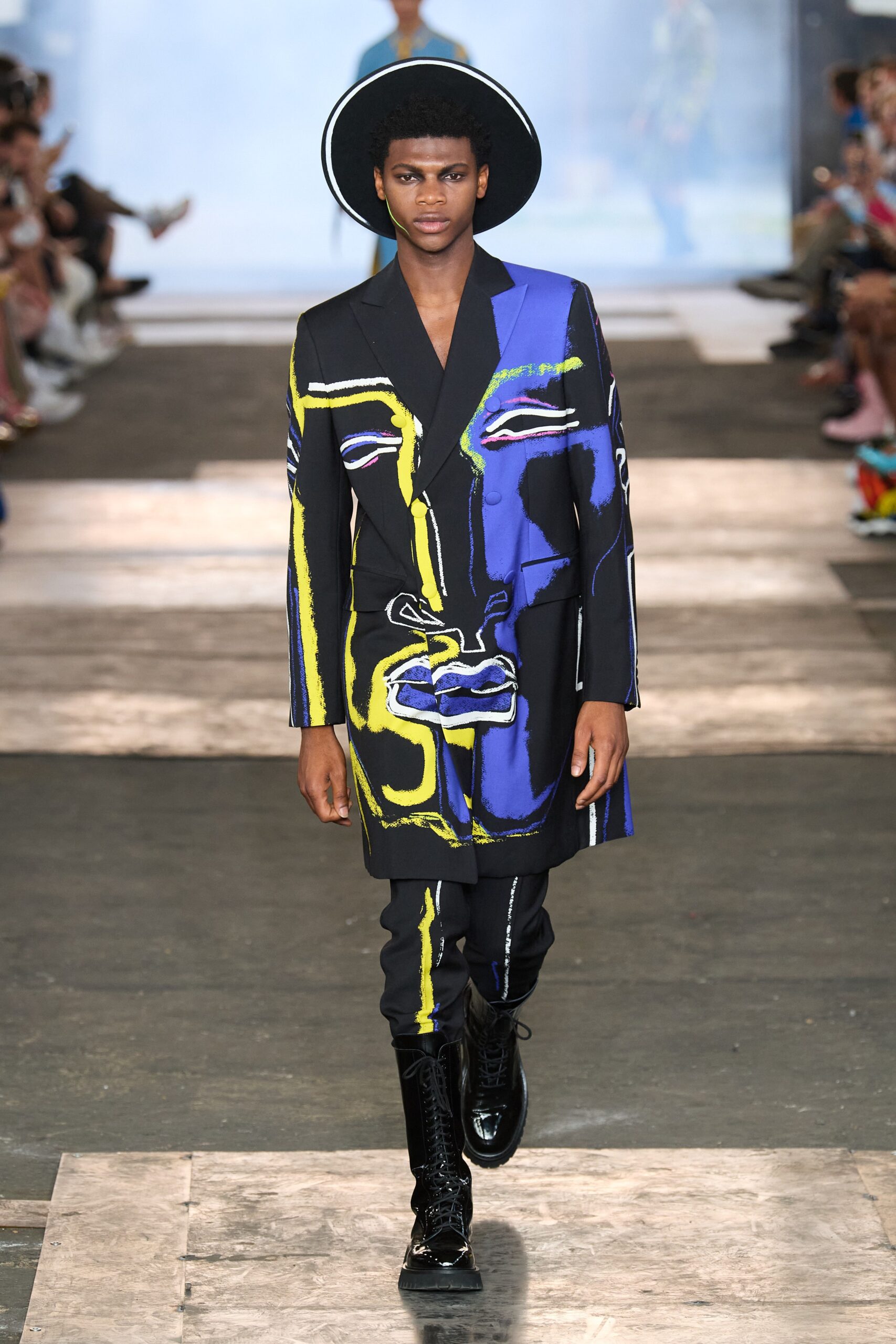 Moschino S/S 23 Menswear Look 17