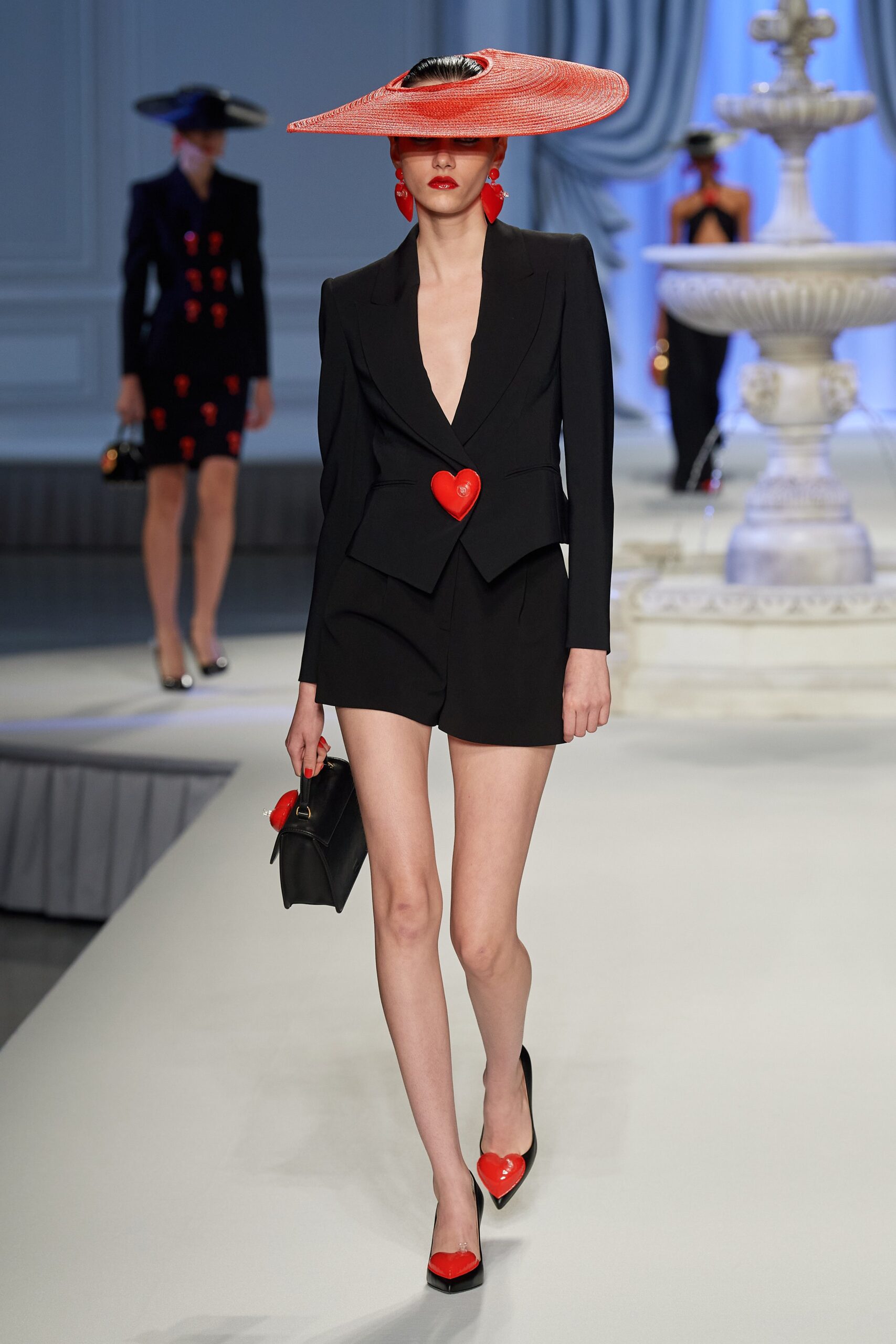 Moschino S/S 23 Look 17