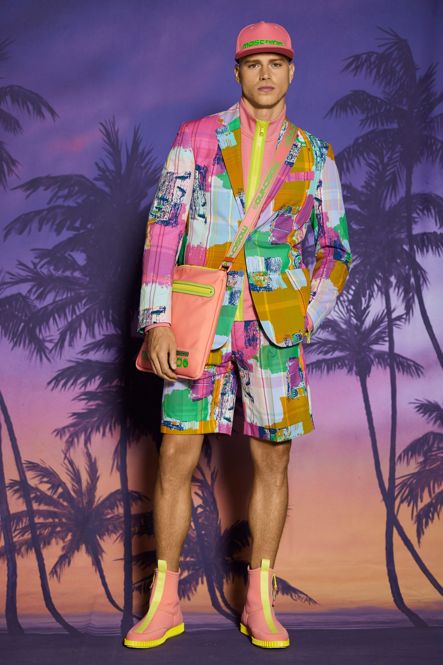 Moschino Resort 22 Look 18