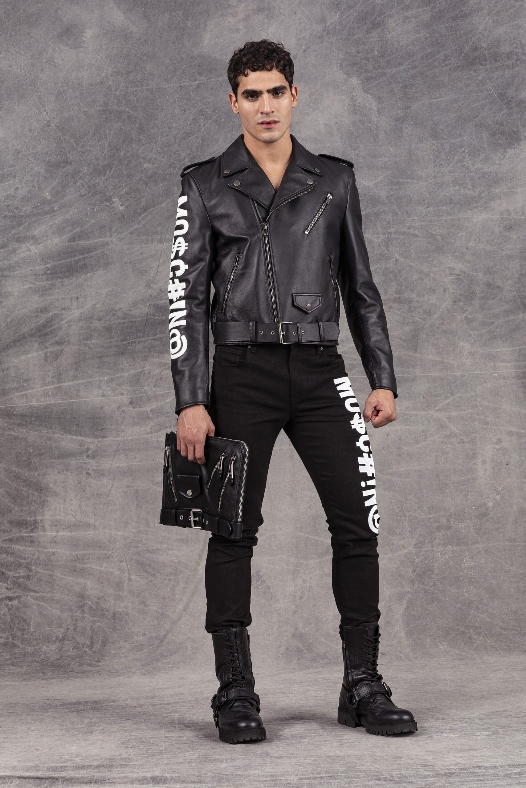Moschino F/W 21 Look 18