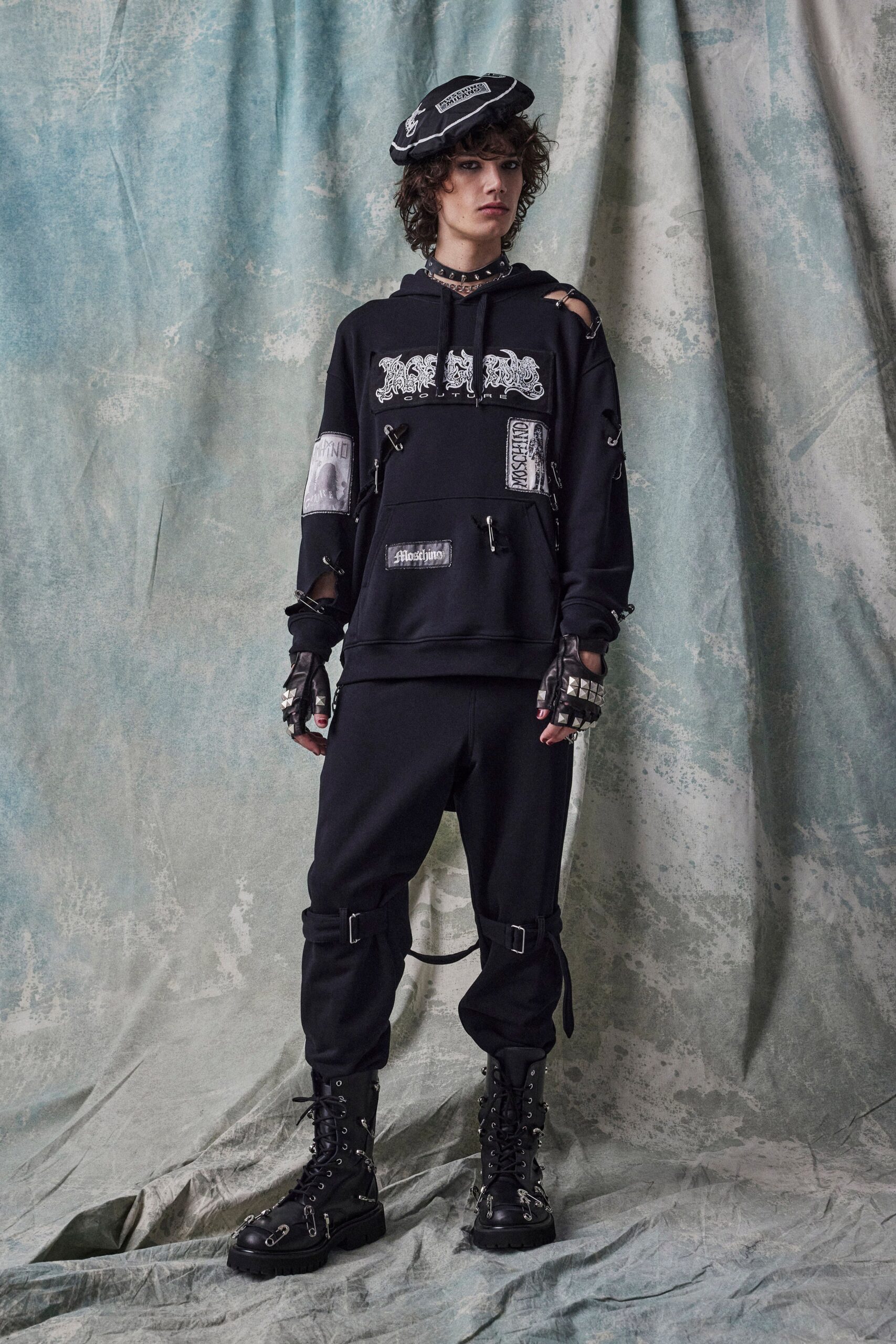 Moschino F/W 23 Look 18