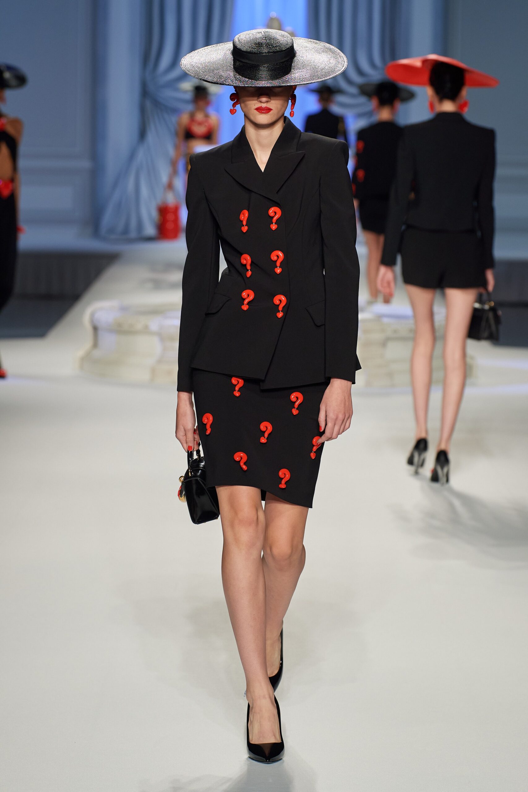 Moschino S/S 23 Look 18