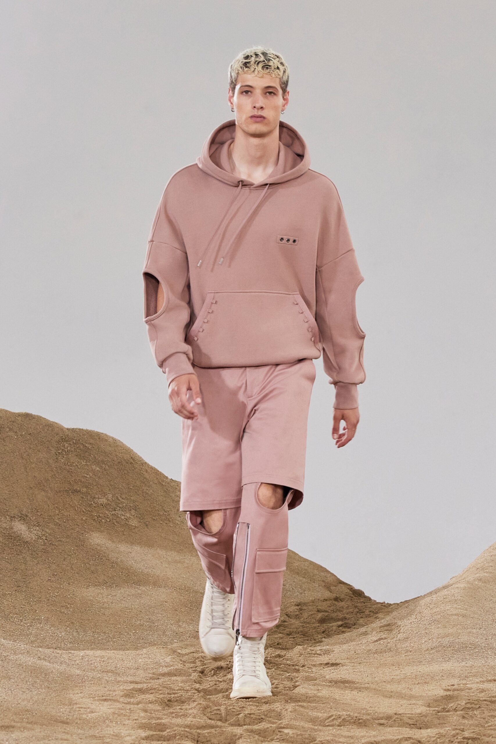 Neil Barrett S/S 23 Menswear Look 18