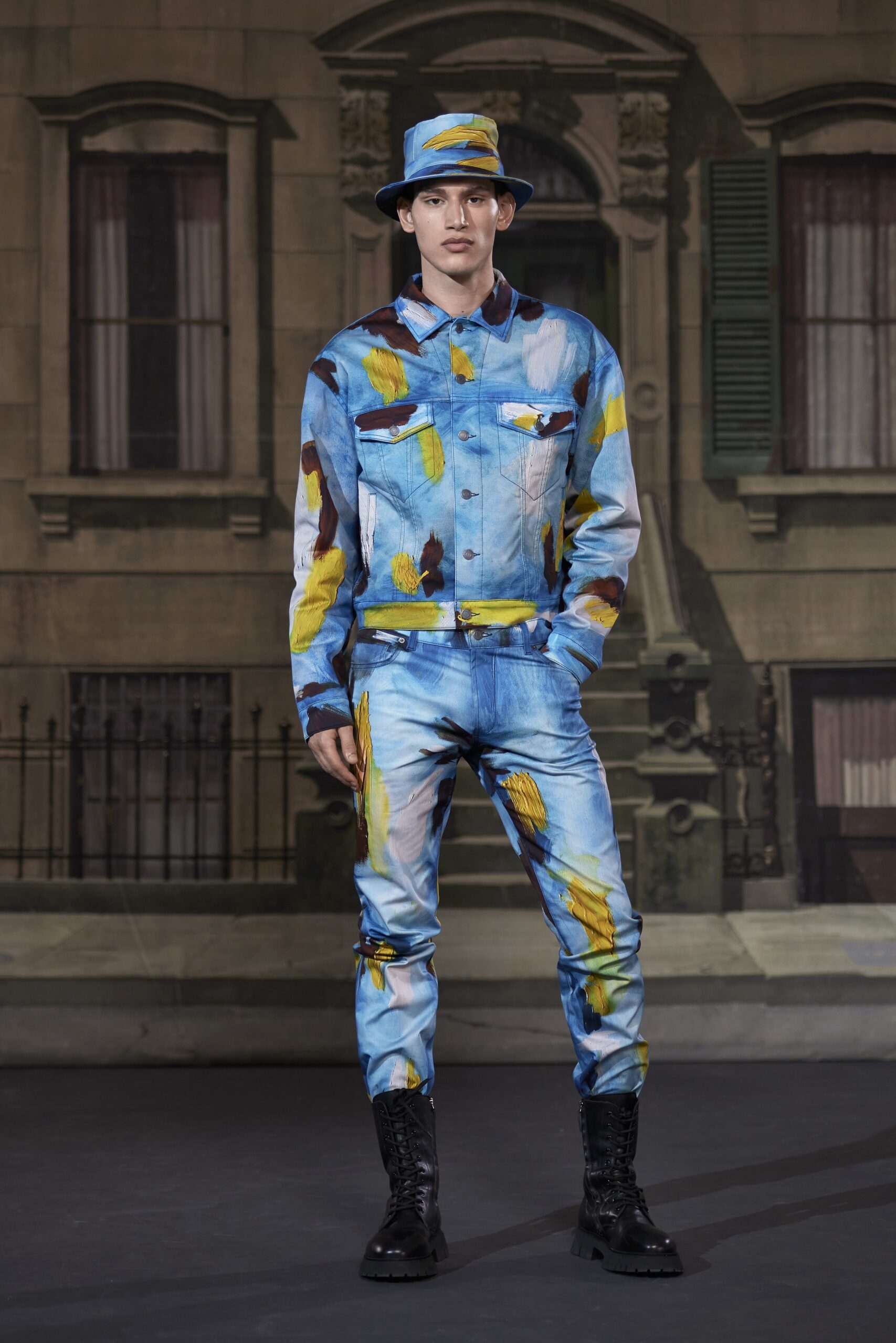 Moschino F/W 21 Menswear Look 19