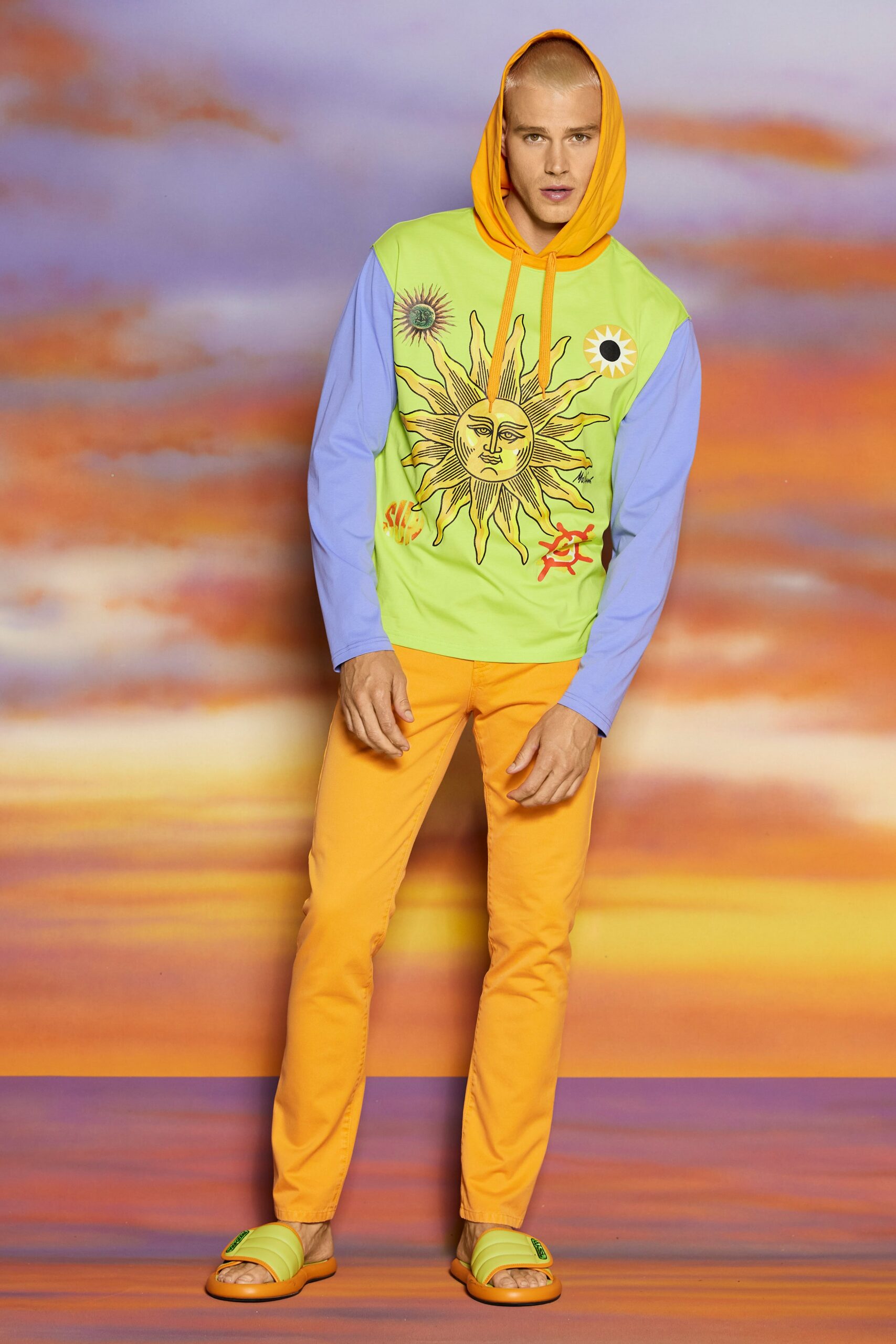 Moschino Resort 22 Look 19