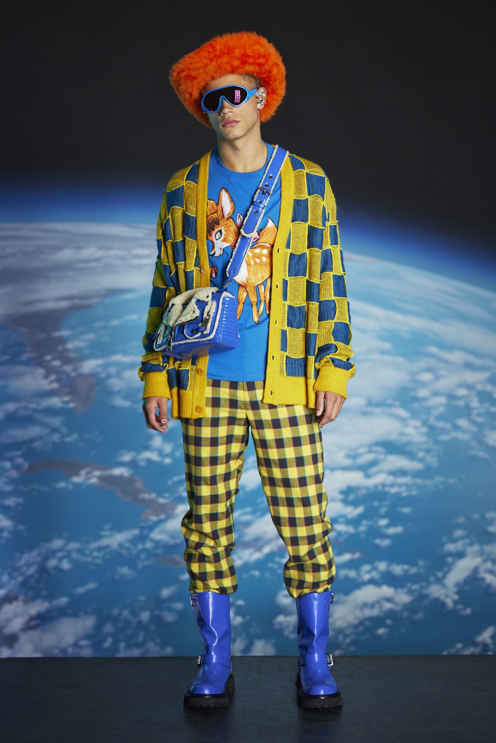 Moschino F/W 22 Look 19