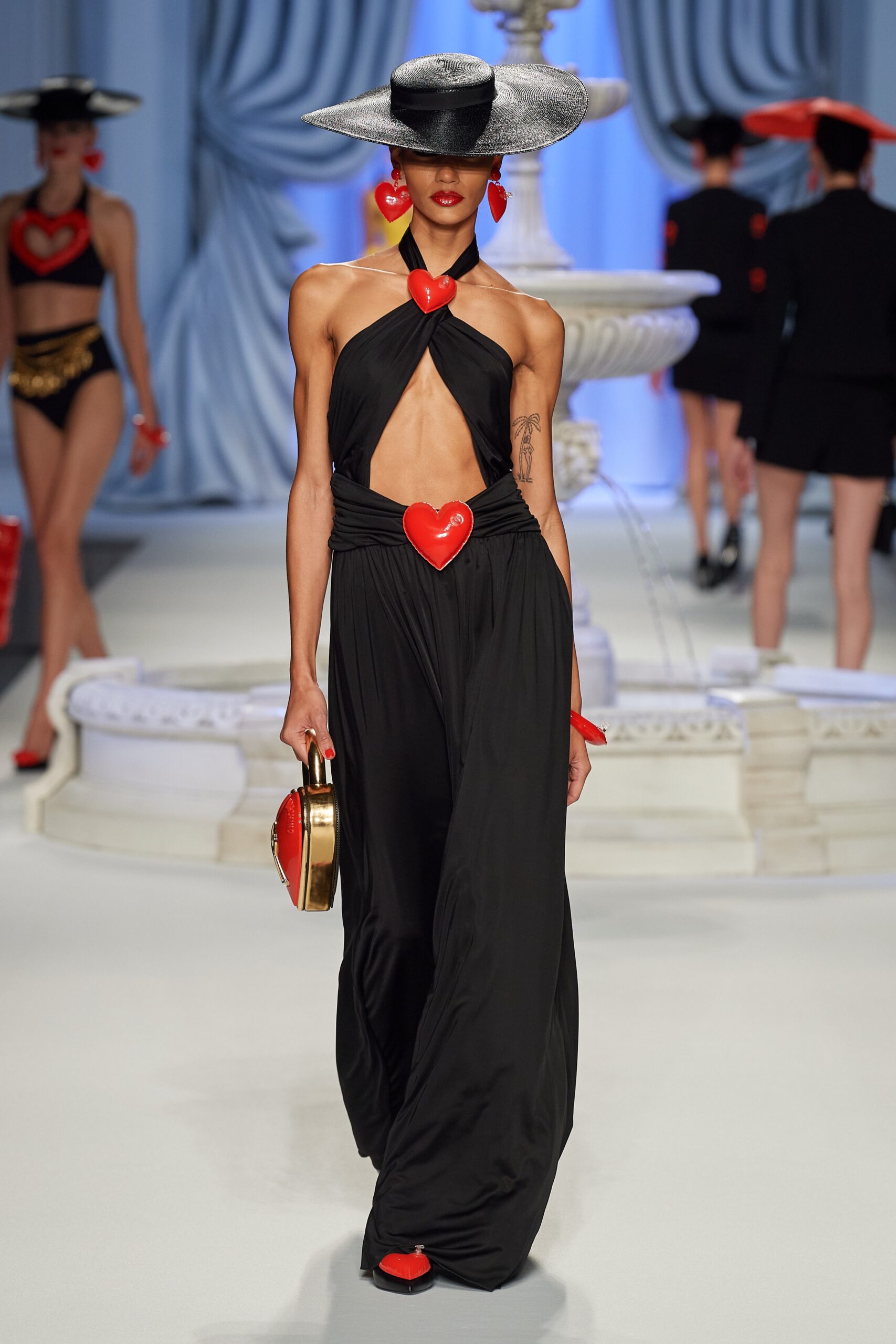 Moschino S/S 23 Look 19