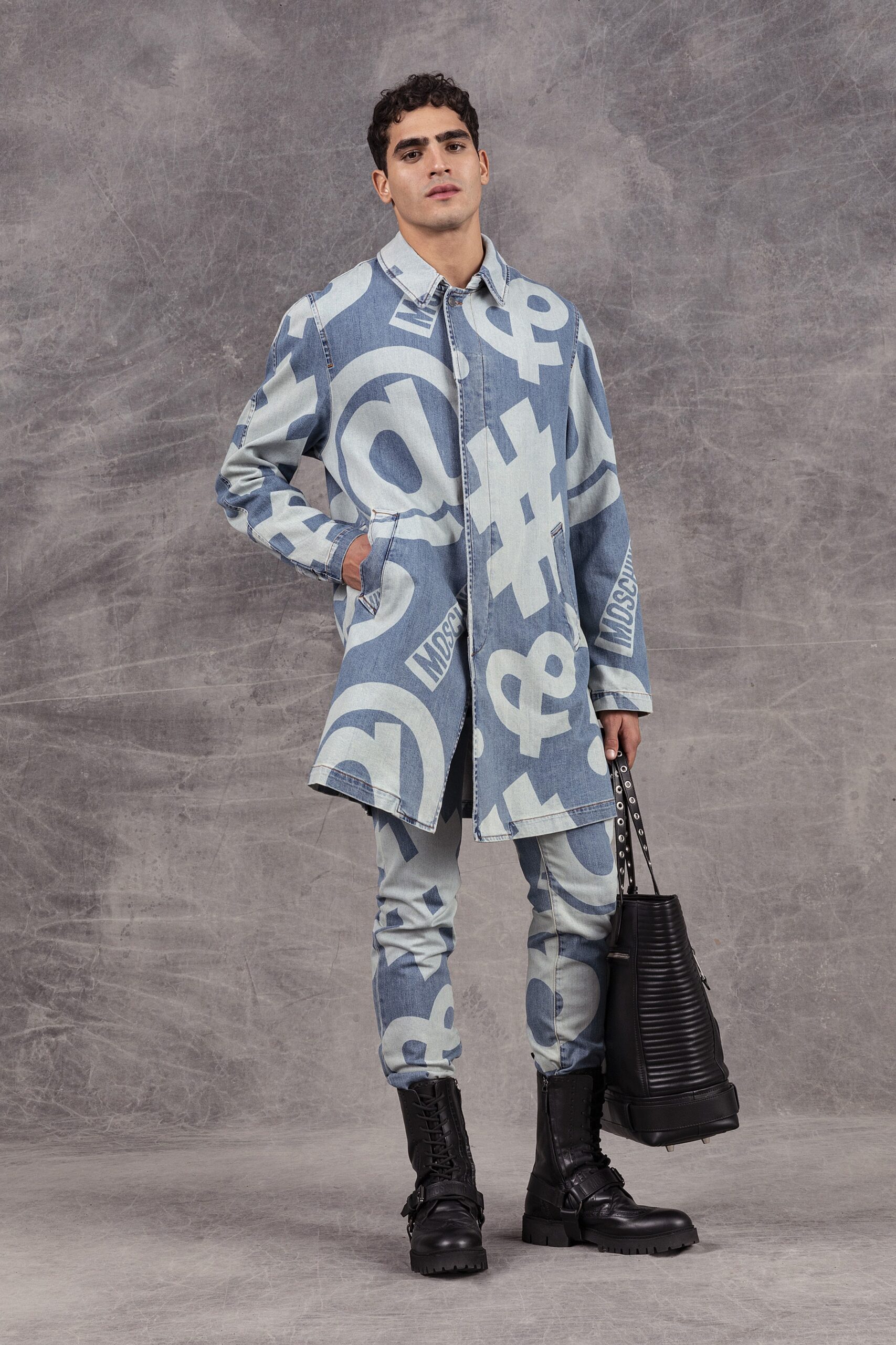 Moschino F/W 21 Look 20