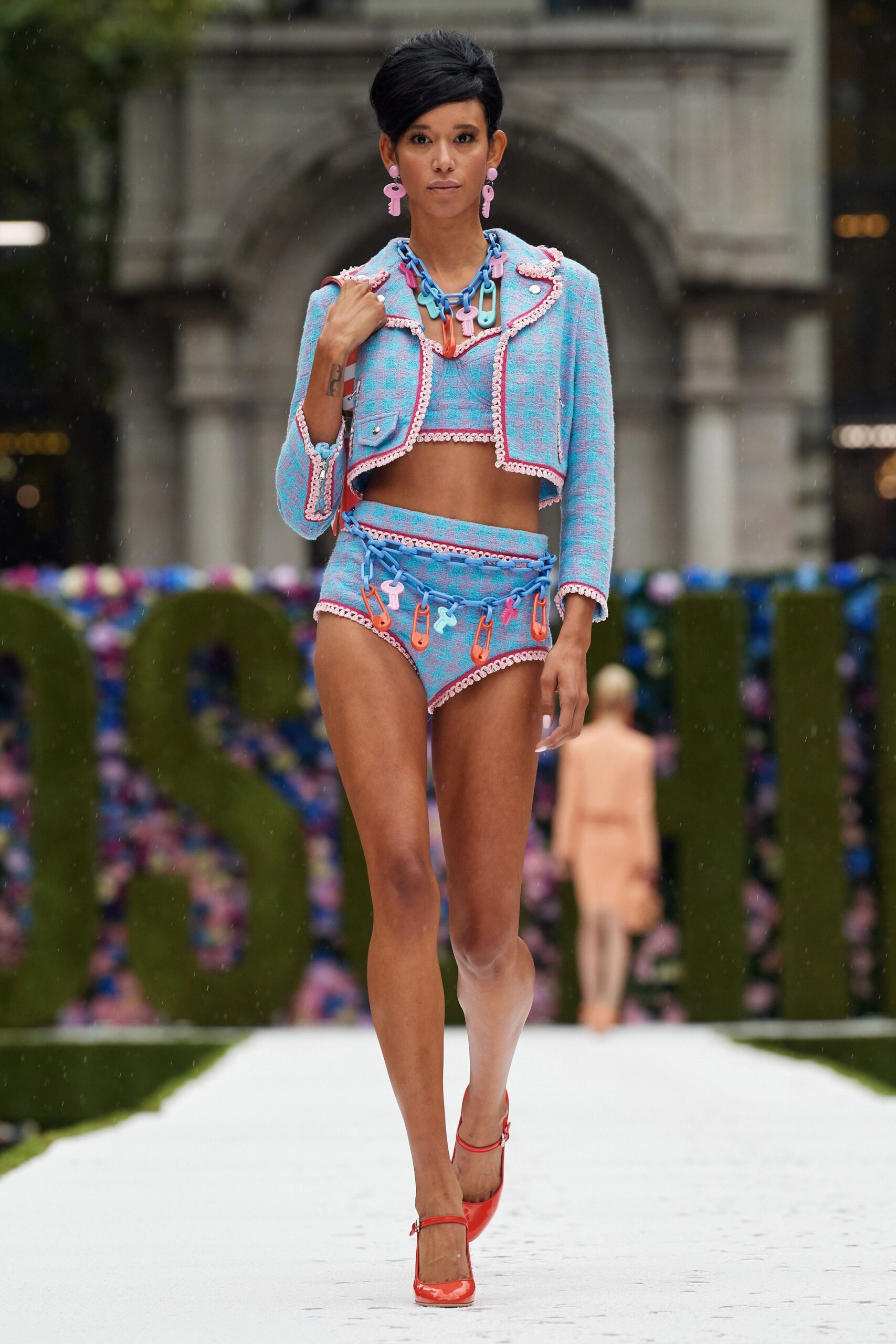 Moschino S/S 22 Look 22