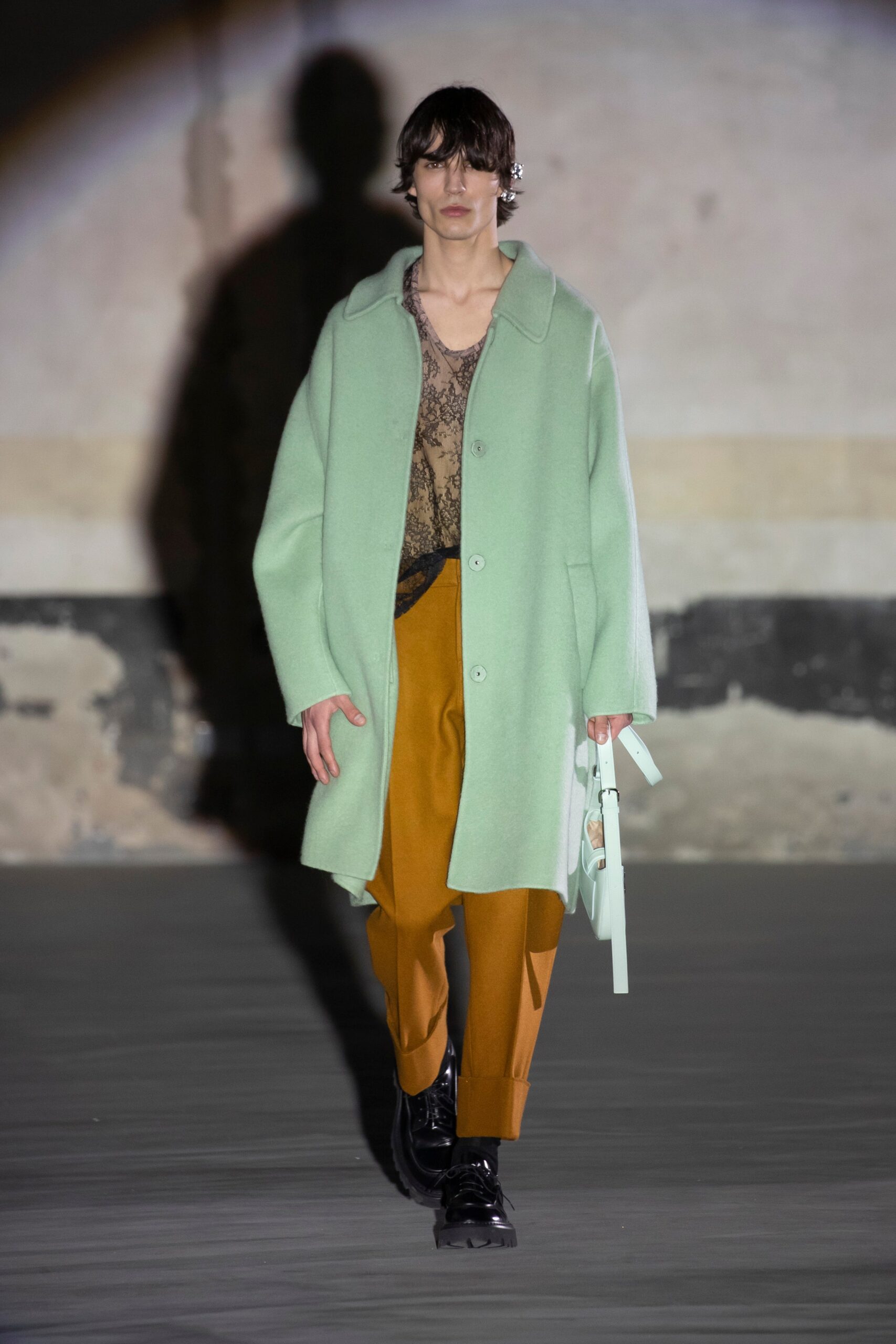 No. 21 F/W 21 Look 22