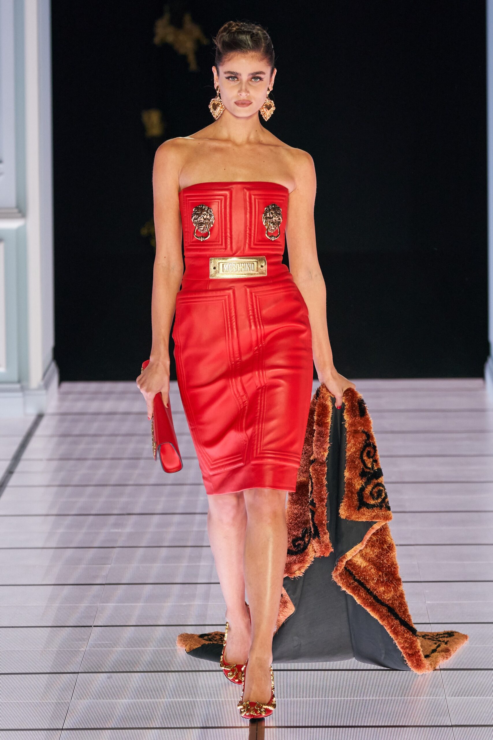 Moschino F/W 22 Look 22
