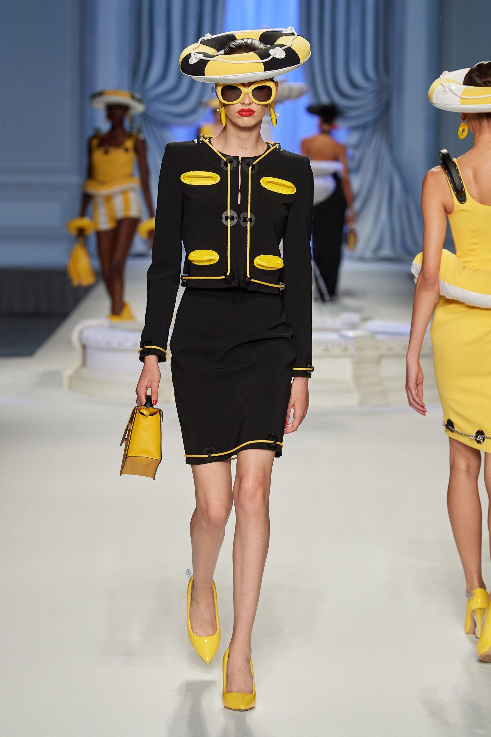 Moschino S/S 23 Look 22