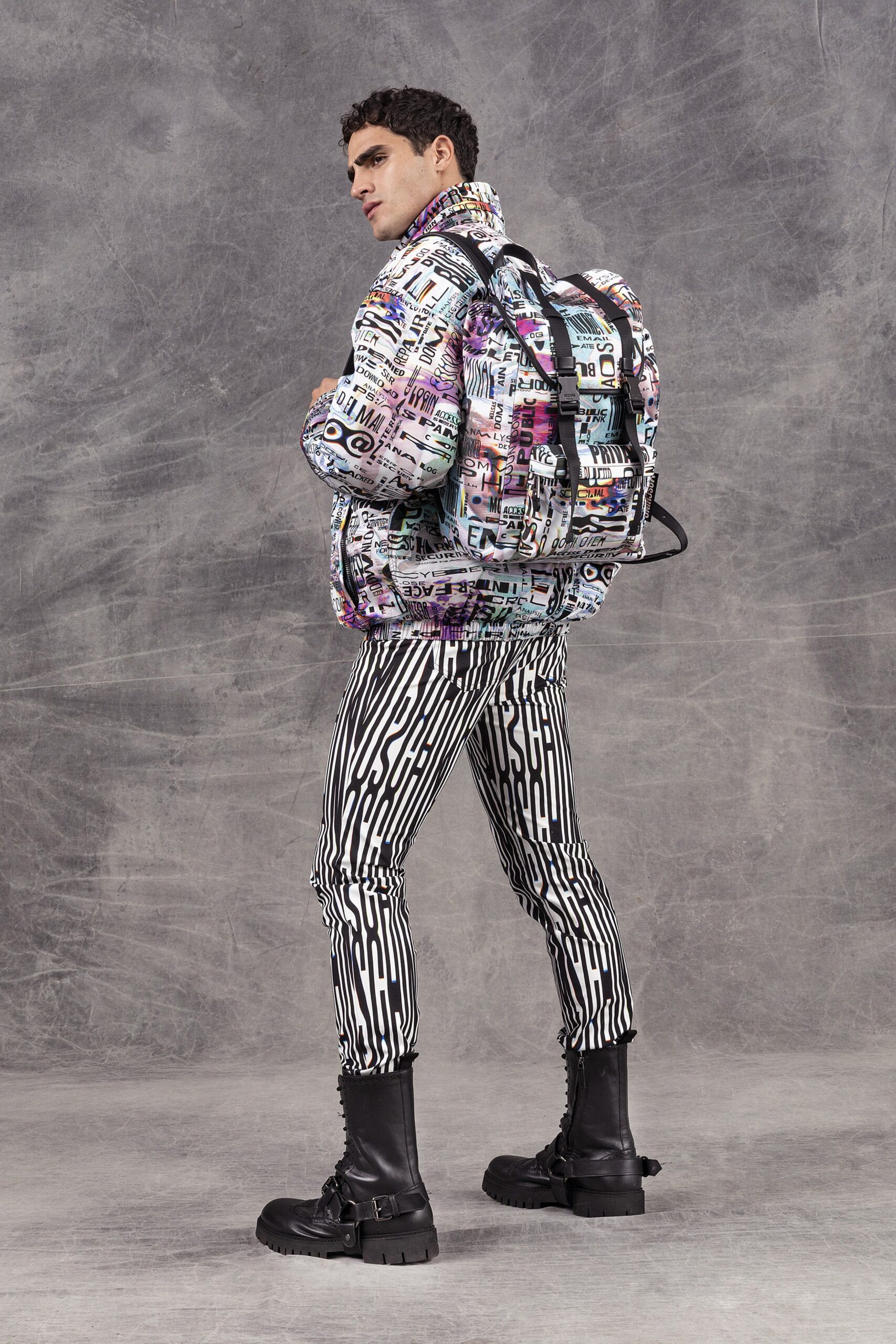 Moschino F/W 21 Look 23