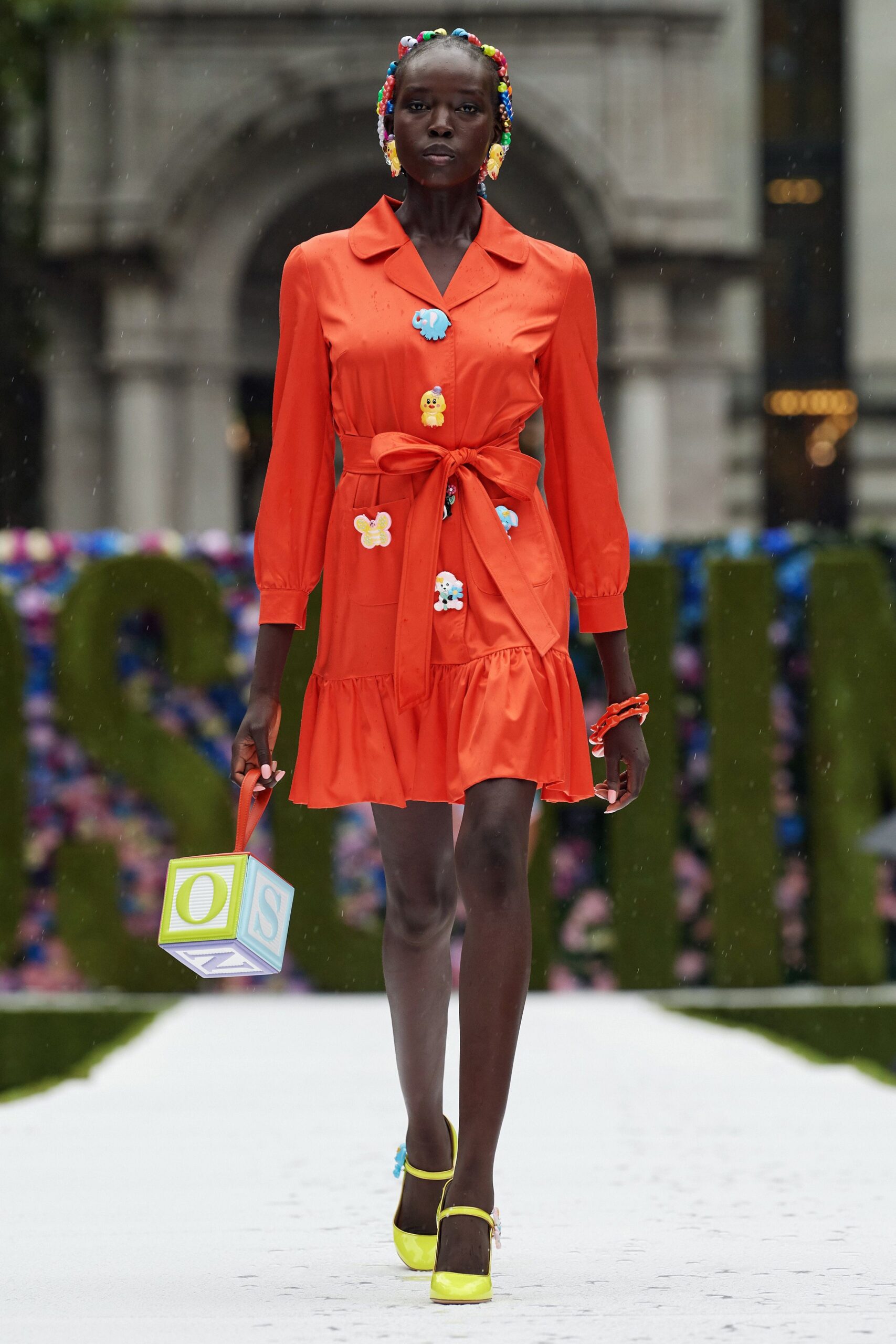 Moschino S/S 22 Look 23