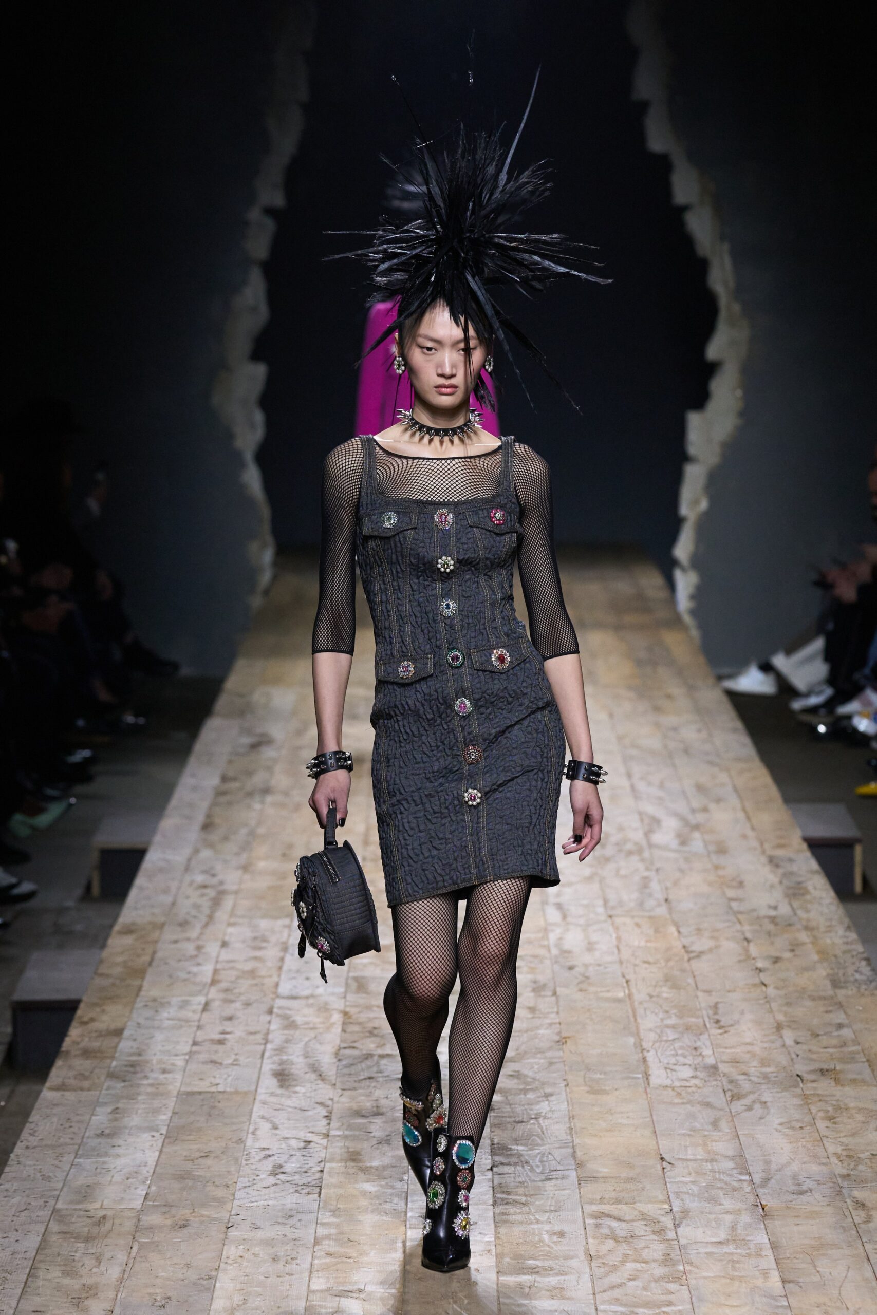 Moschino F/W 23 Look 23